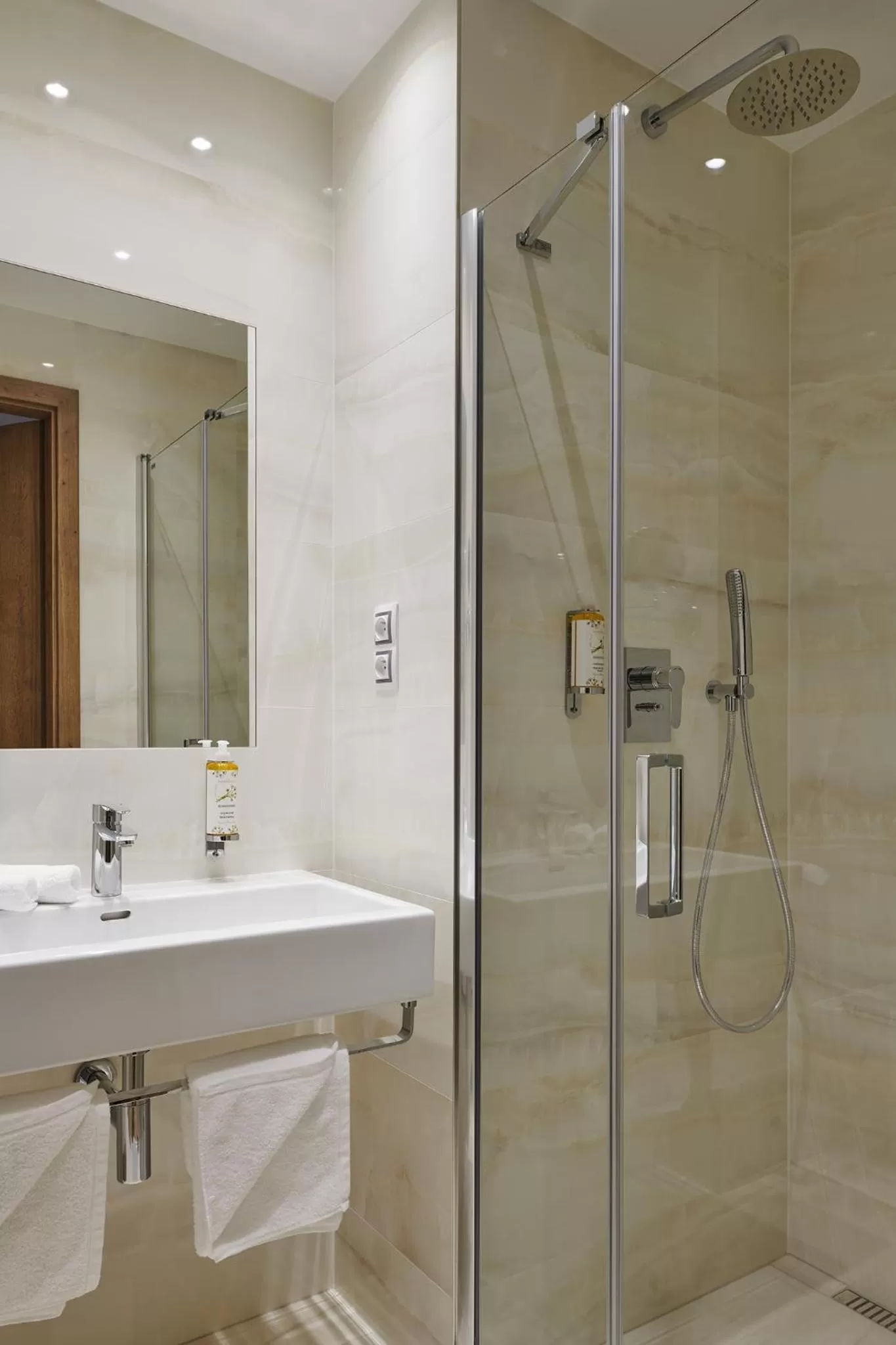 Shower in Hotel Passage