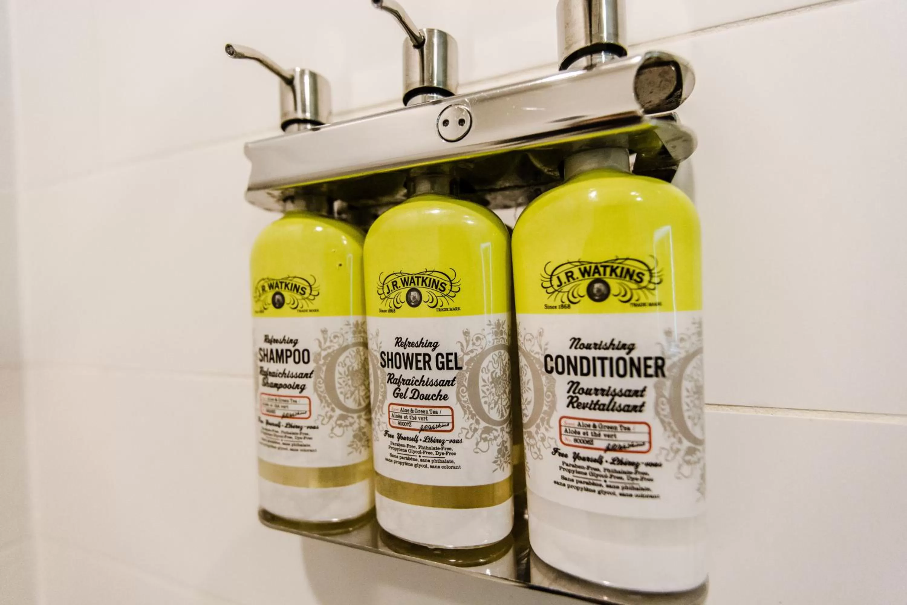 Lobby or reception in Holiday Inn Express & Suites - West Edmonton-Mall Area by IHG