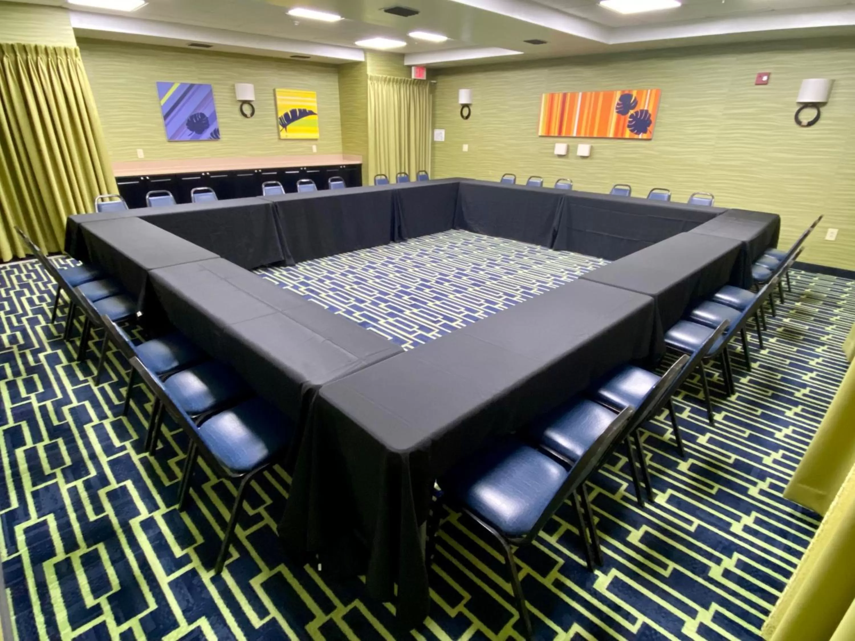 Meeting/conference room in Holiday Inn Express & Suites Plant City by IHG
