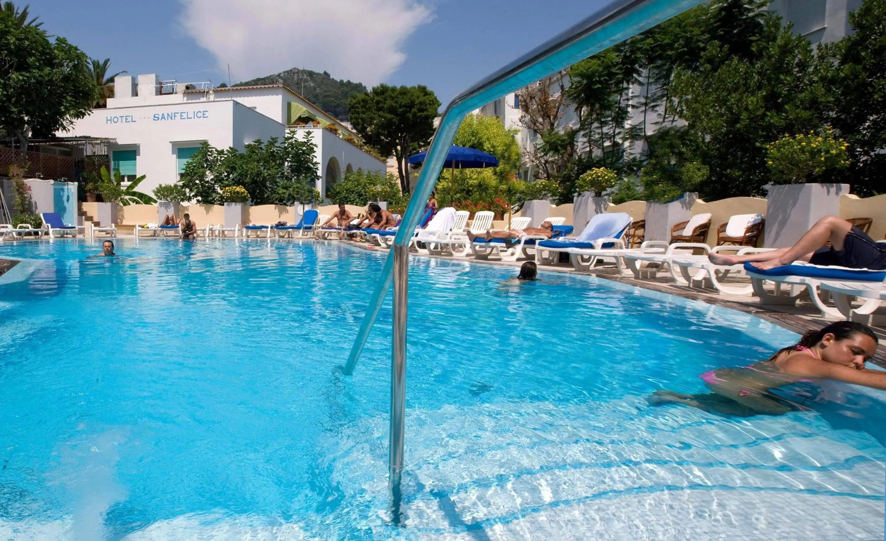 Swimming pool in Hotel San Felice
