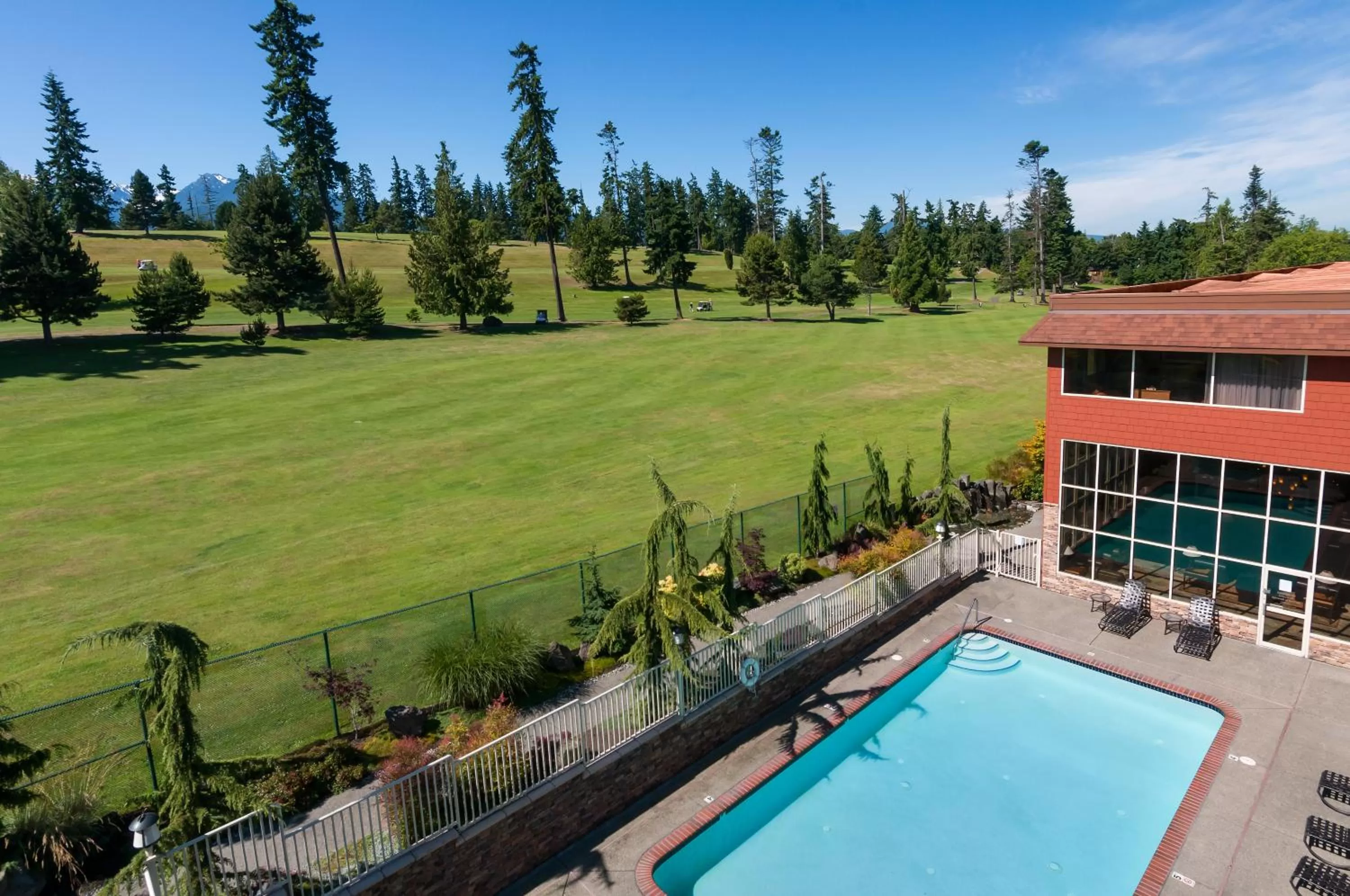 Area and facilities in Olympic Lodge by Ayres