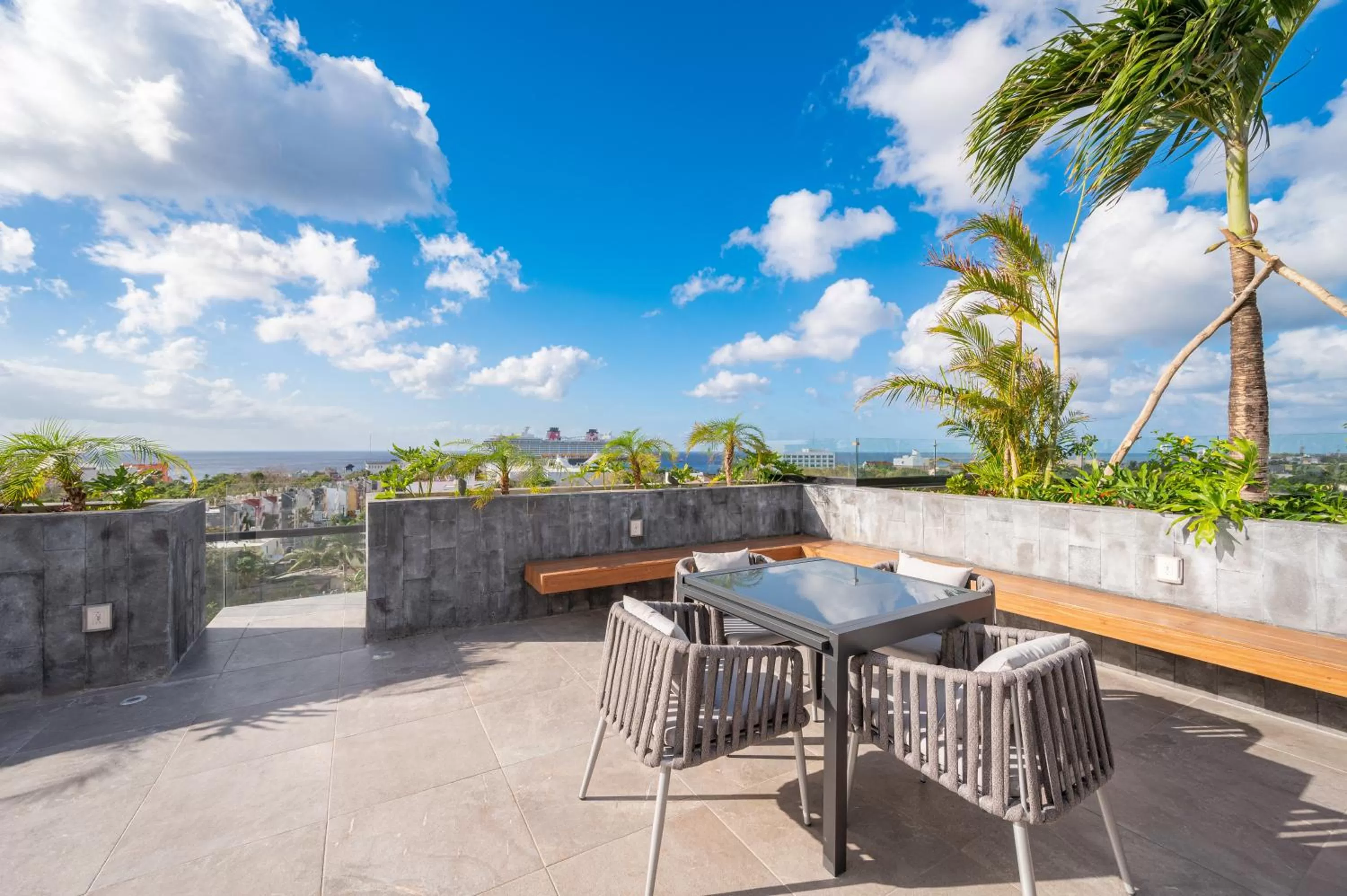 Patio in Kippal - Modern Oasis - ApartHotel