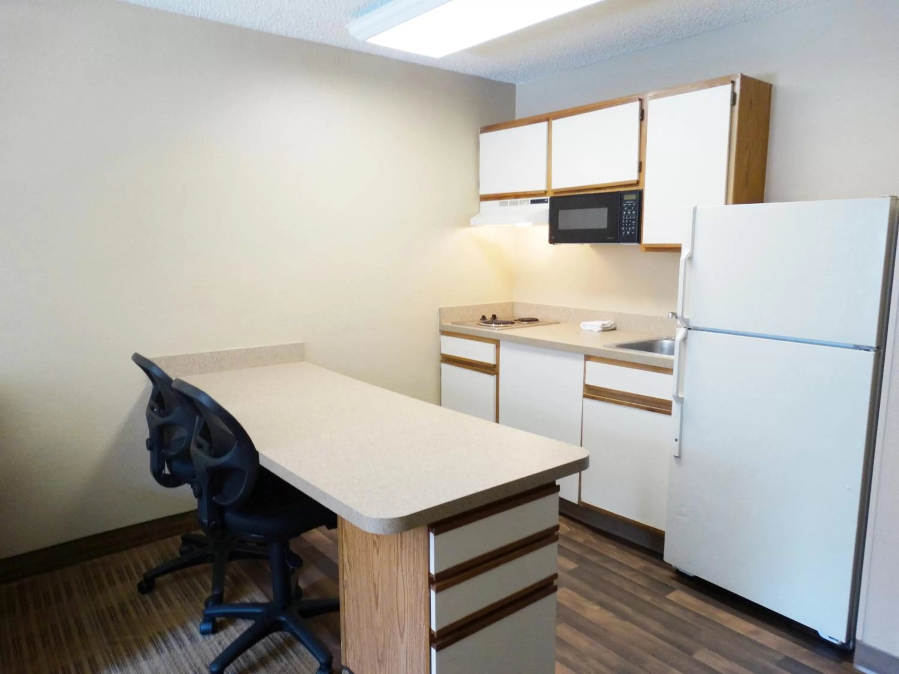 Kitchen or kitchenette in Extended Stay America Premier Suites - Miami - Airport - Miami Springs