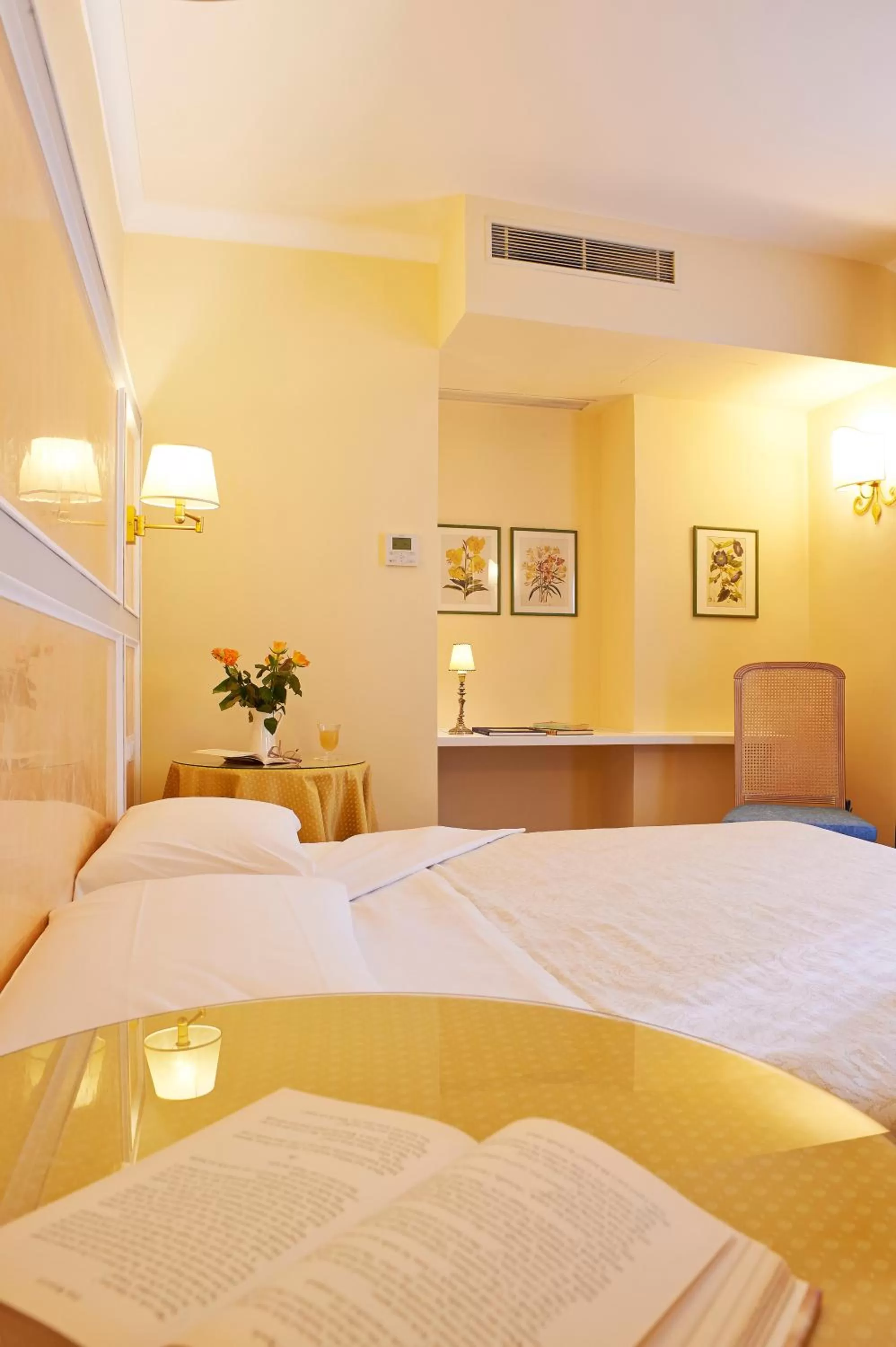 Shower, Bed in Hotel Firenze Capitale