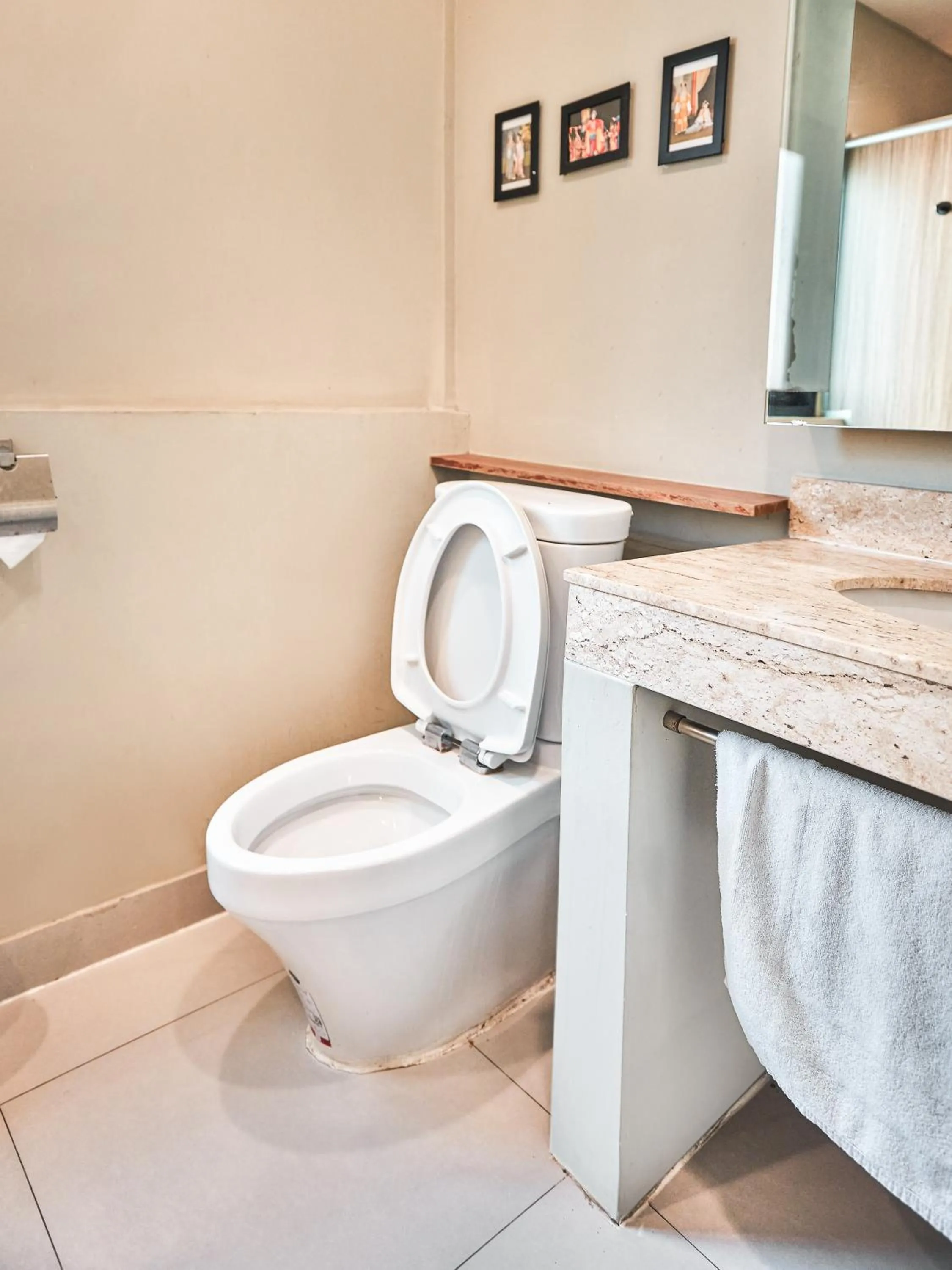 Bathroom in Prince Theatre Heritage Stay Hostel - Silom