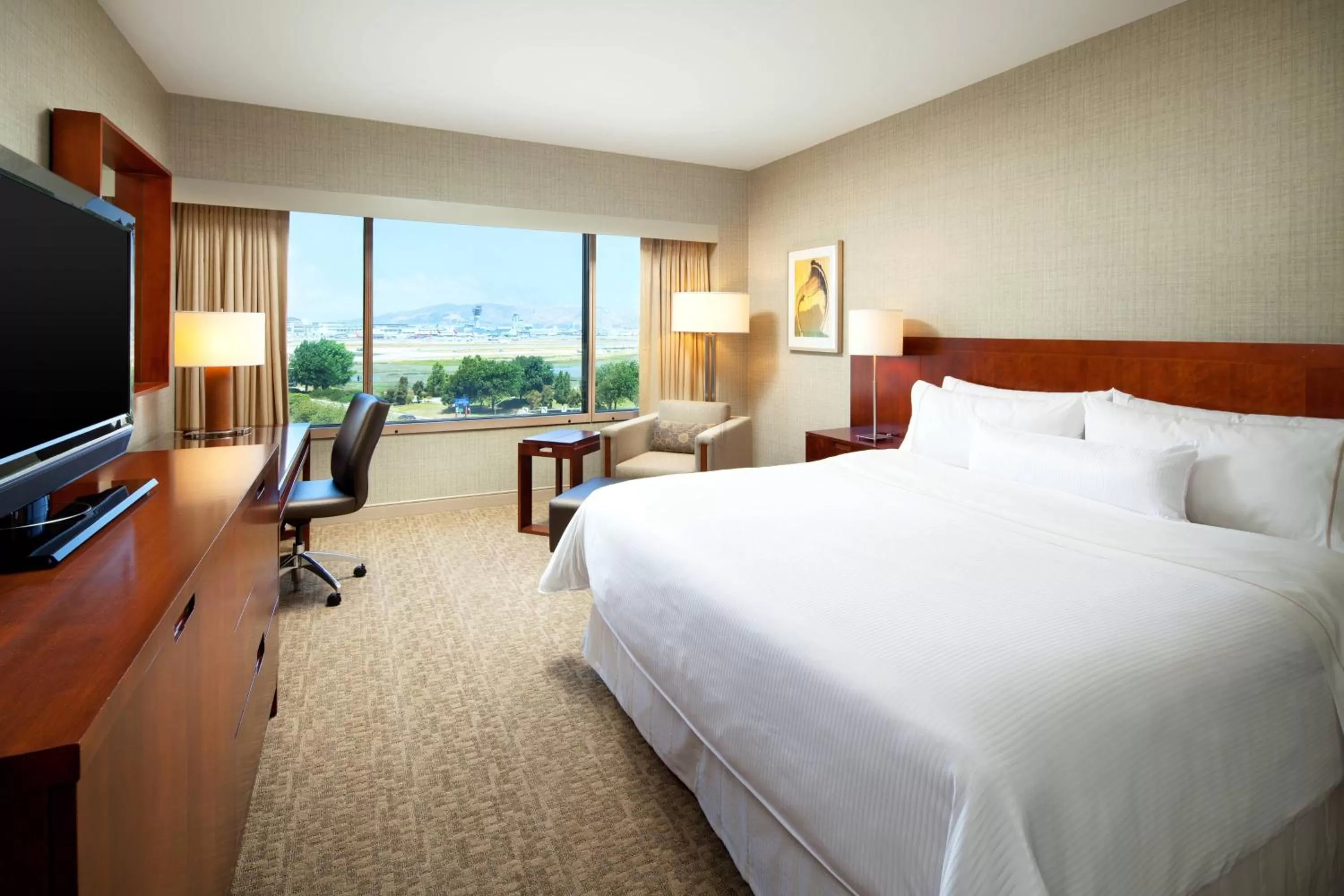 Photo of the whole room, Bed in The Westin San Francisco Airport