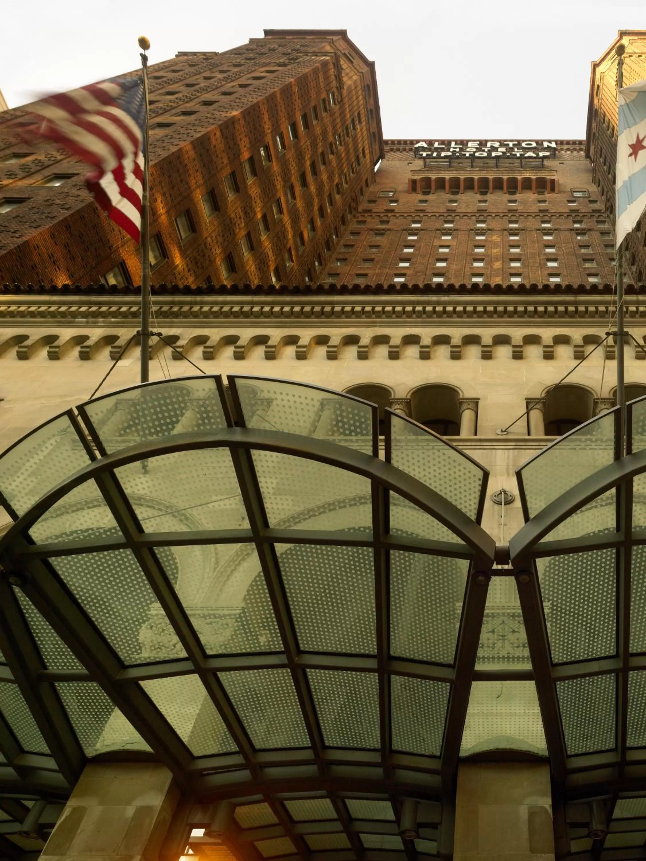 Facade/entrance in Warwick Allerton Chicago