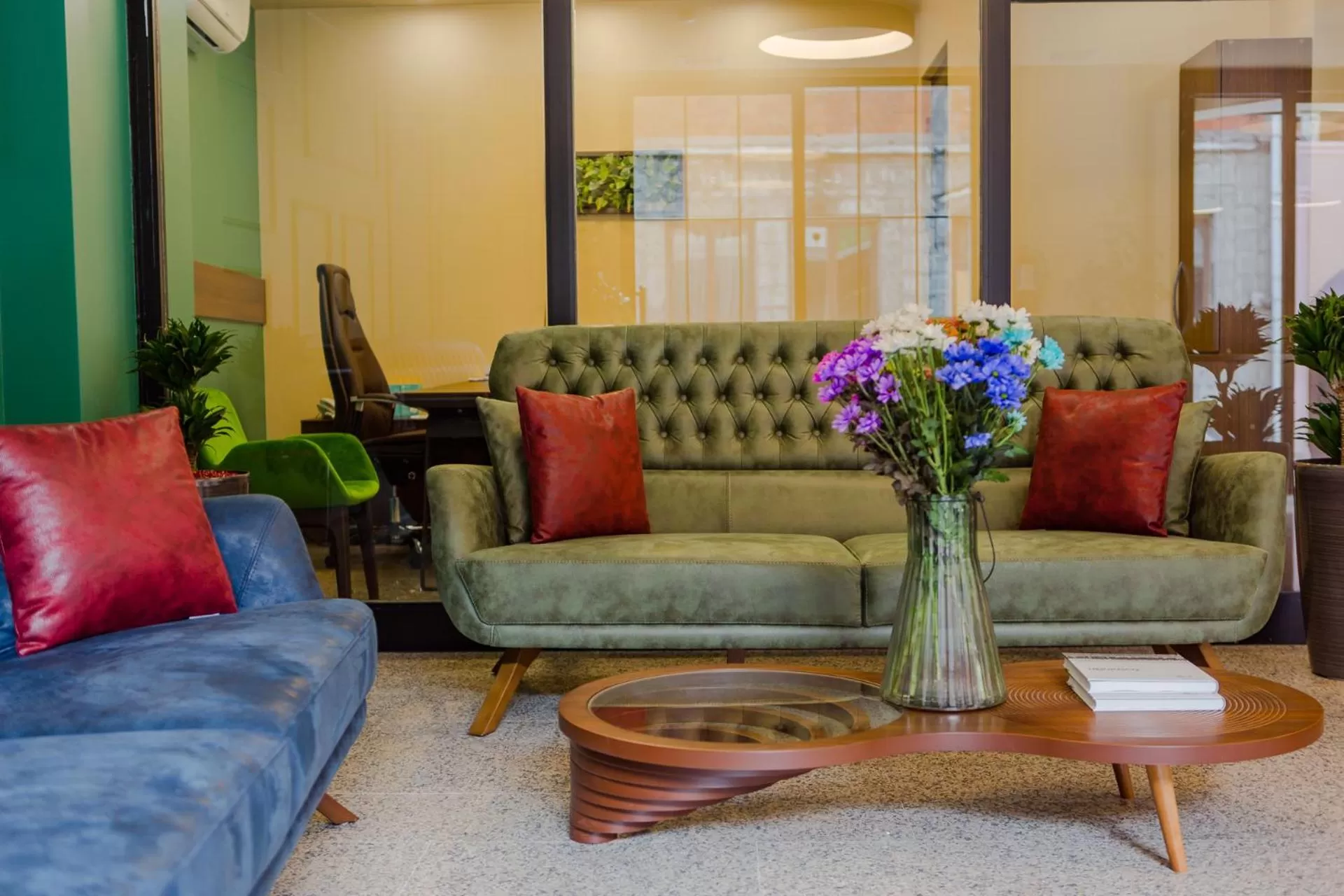 Communal lounge/ TV room in Hotel BLOOM Batumi