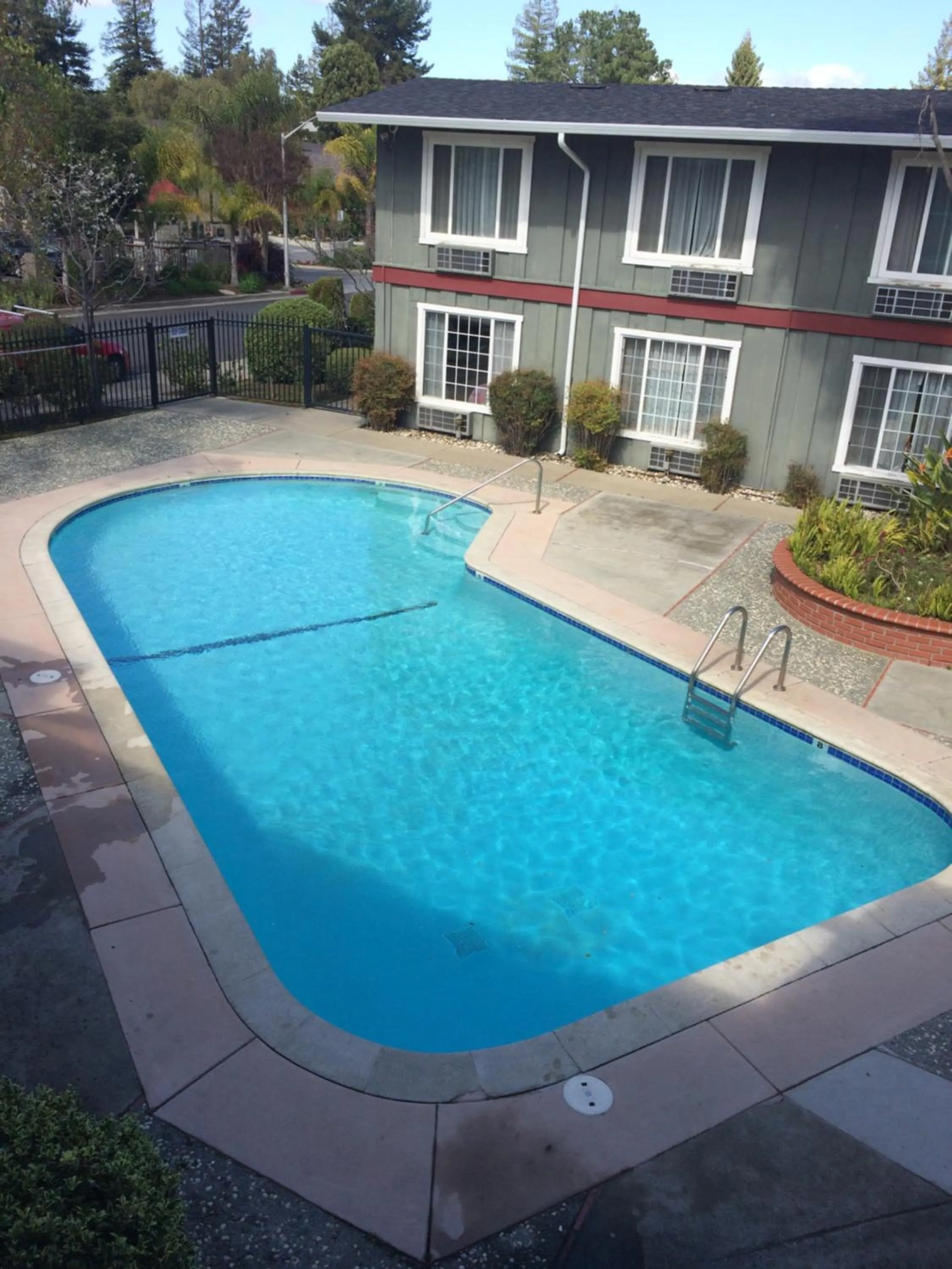 Swimming pool in Oak Motel