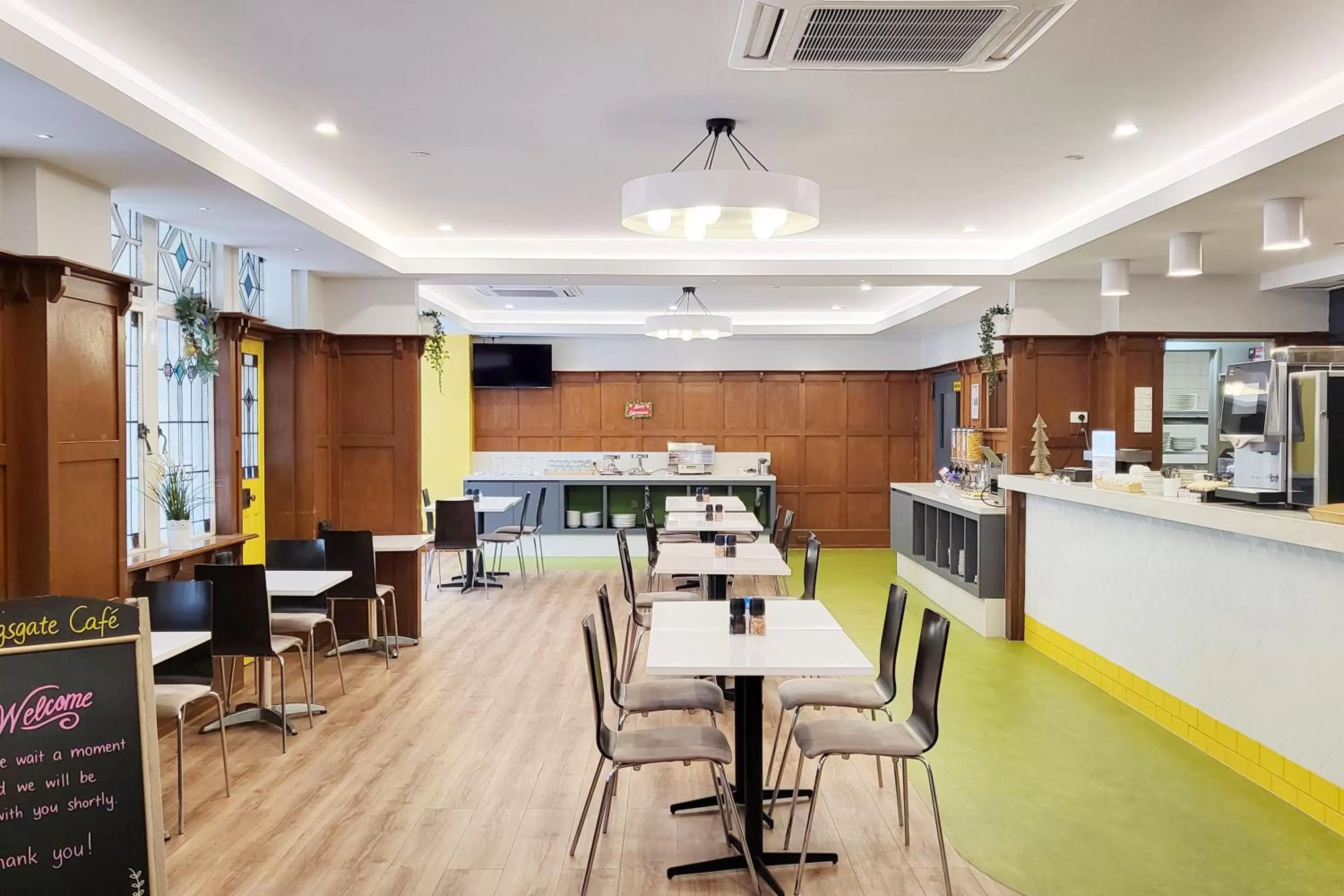 Restaurant/places to eat in ibis Styles Kingsgate Hotel