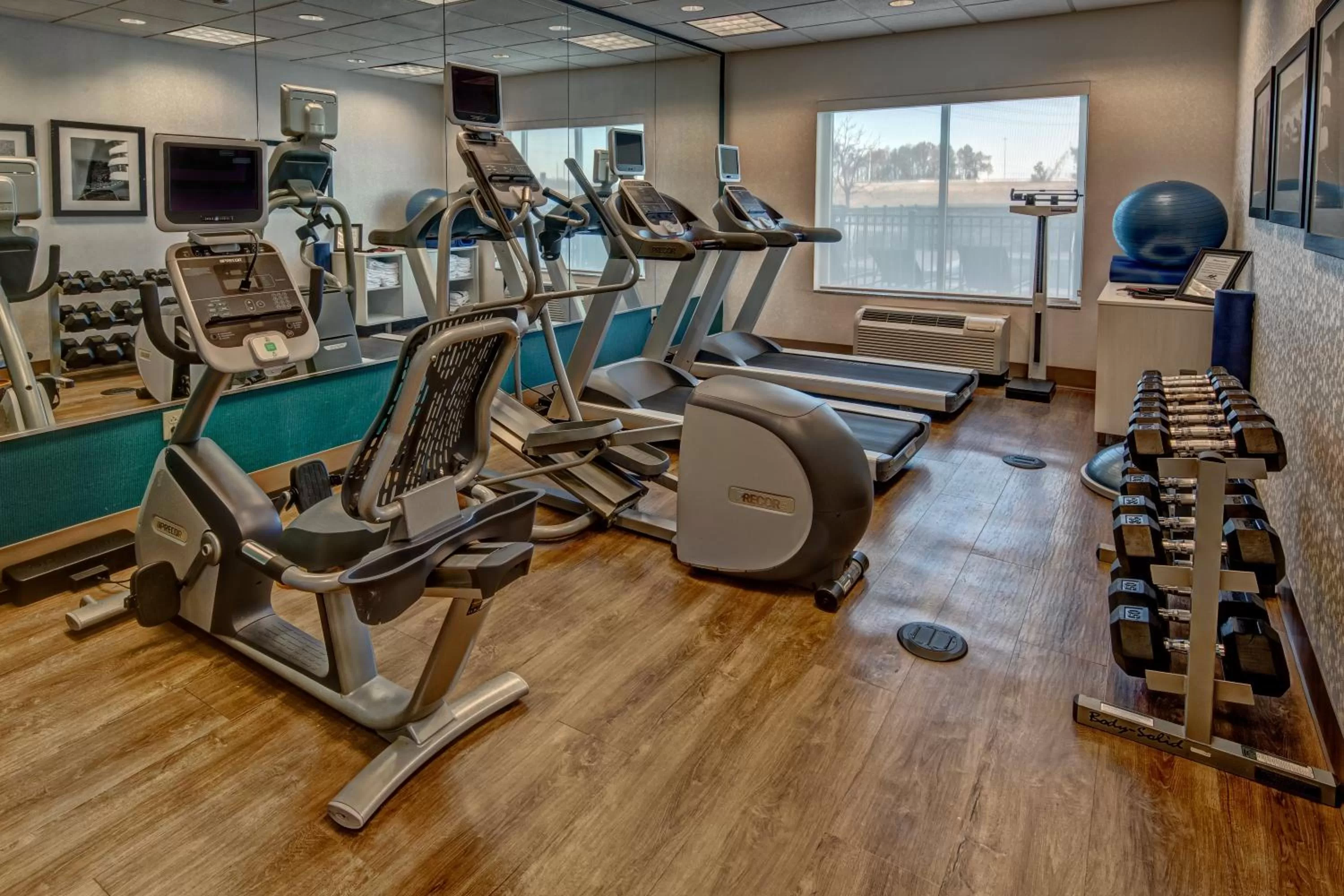Fitness centre/facilities in Holiday Inn Express Hotel & Suites Jackson Northeast by IHG