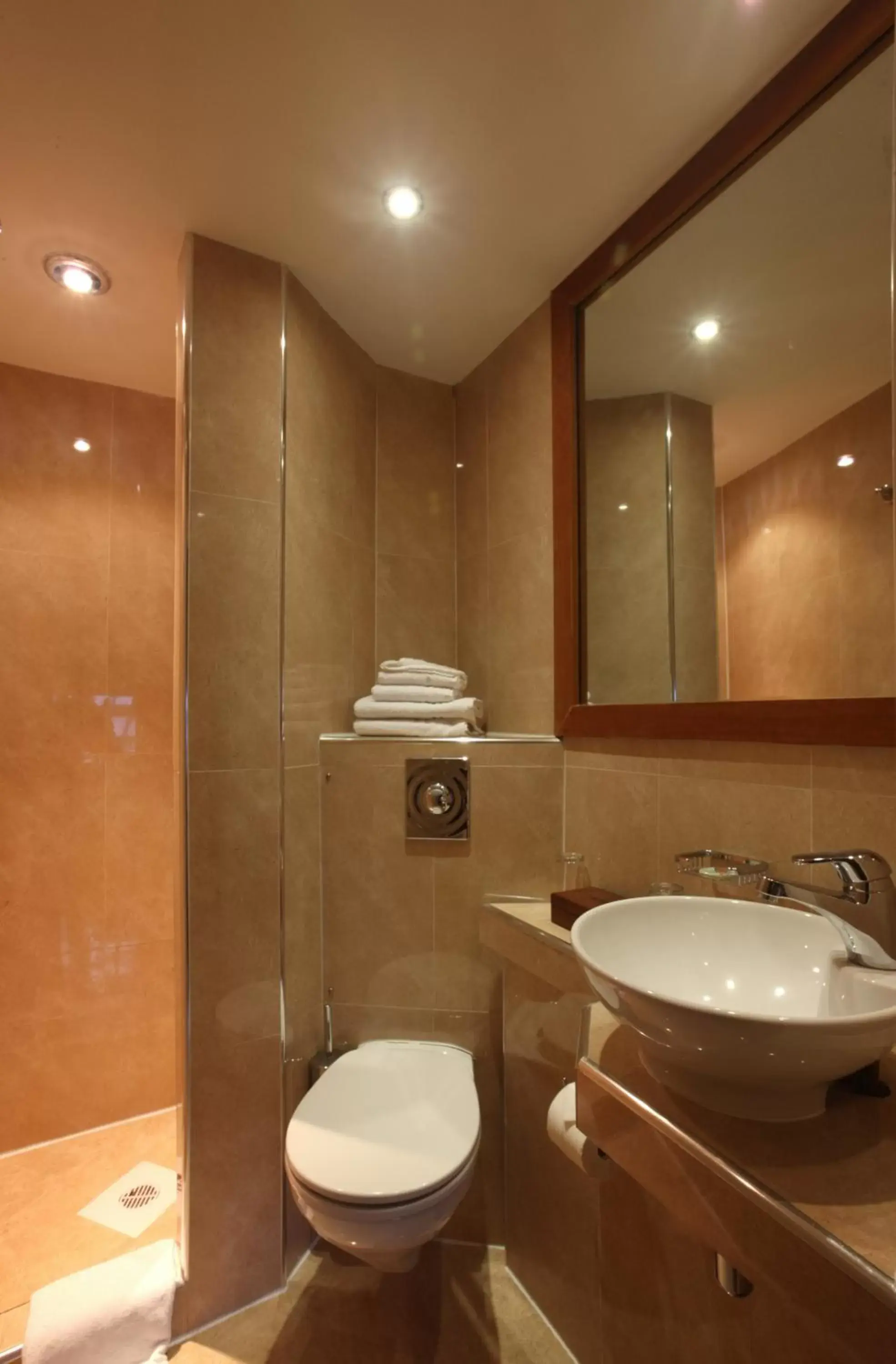 Luxury Double Room in The Edwin Hotel Luxury Double Room in The Edwin Hotel