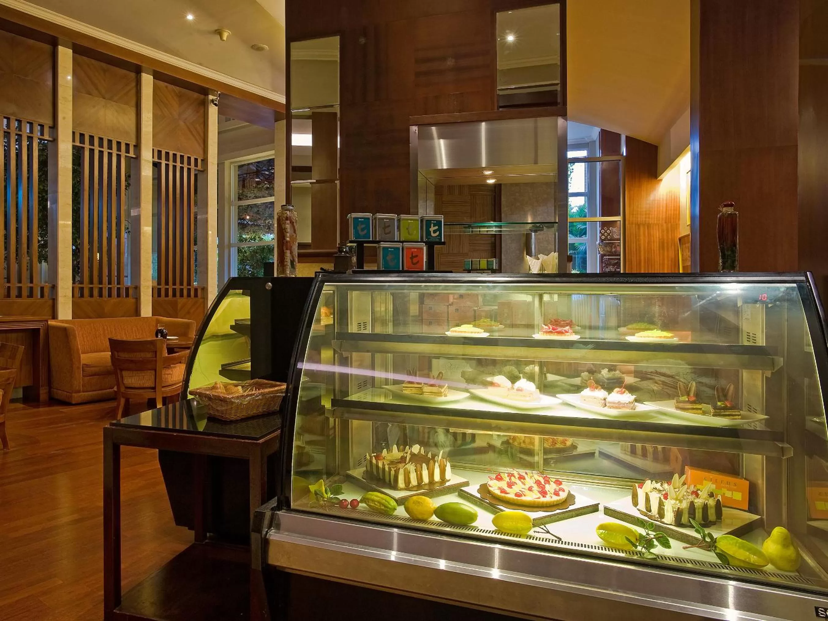 Restaurant/places to eat in Novotel Semarang
