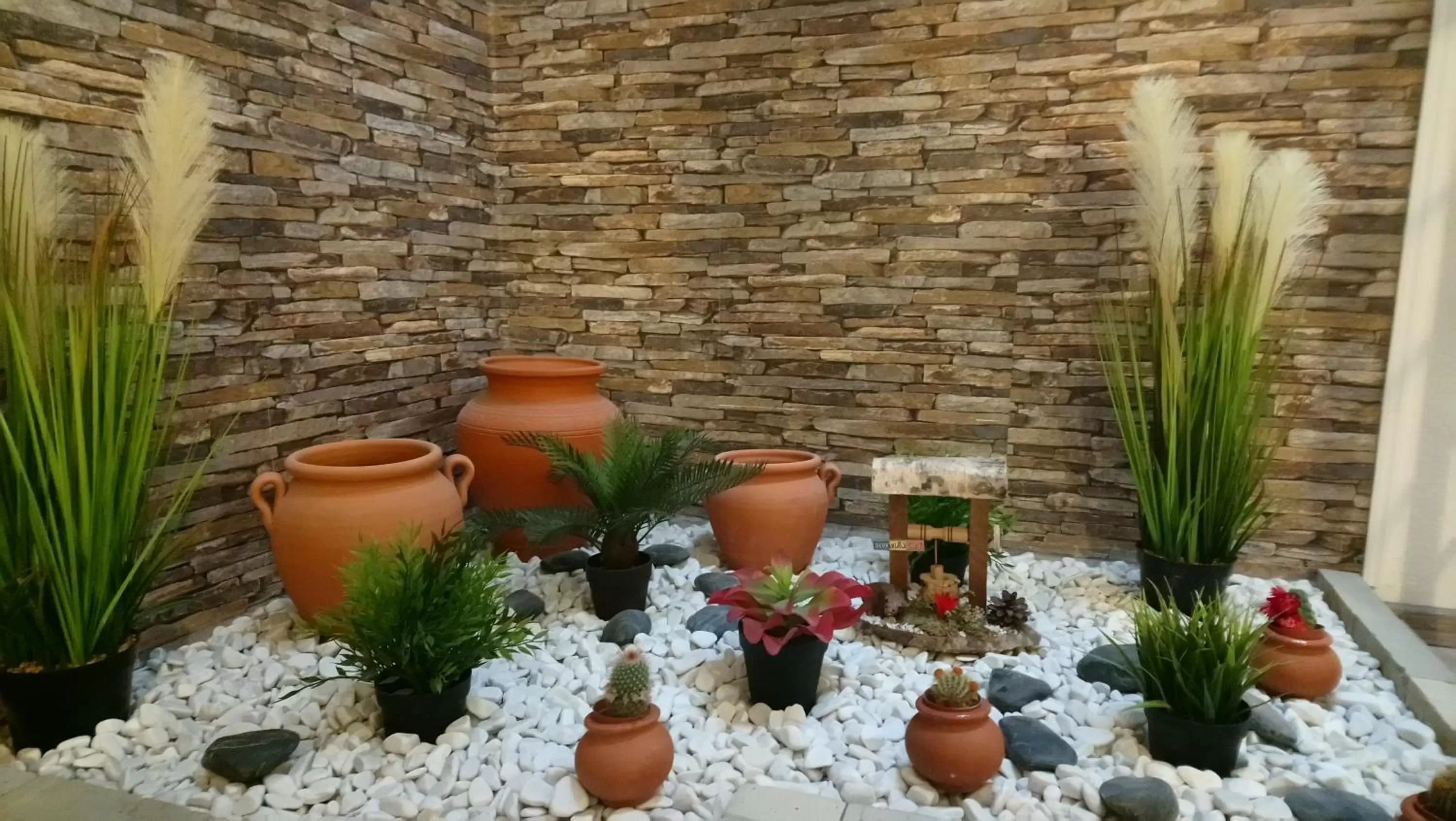 Decorative detail in Victoria Family Hotel