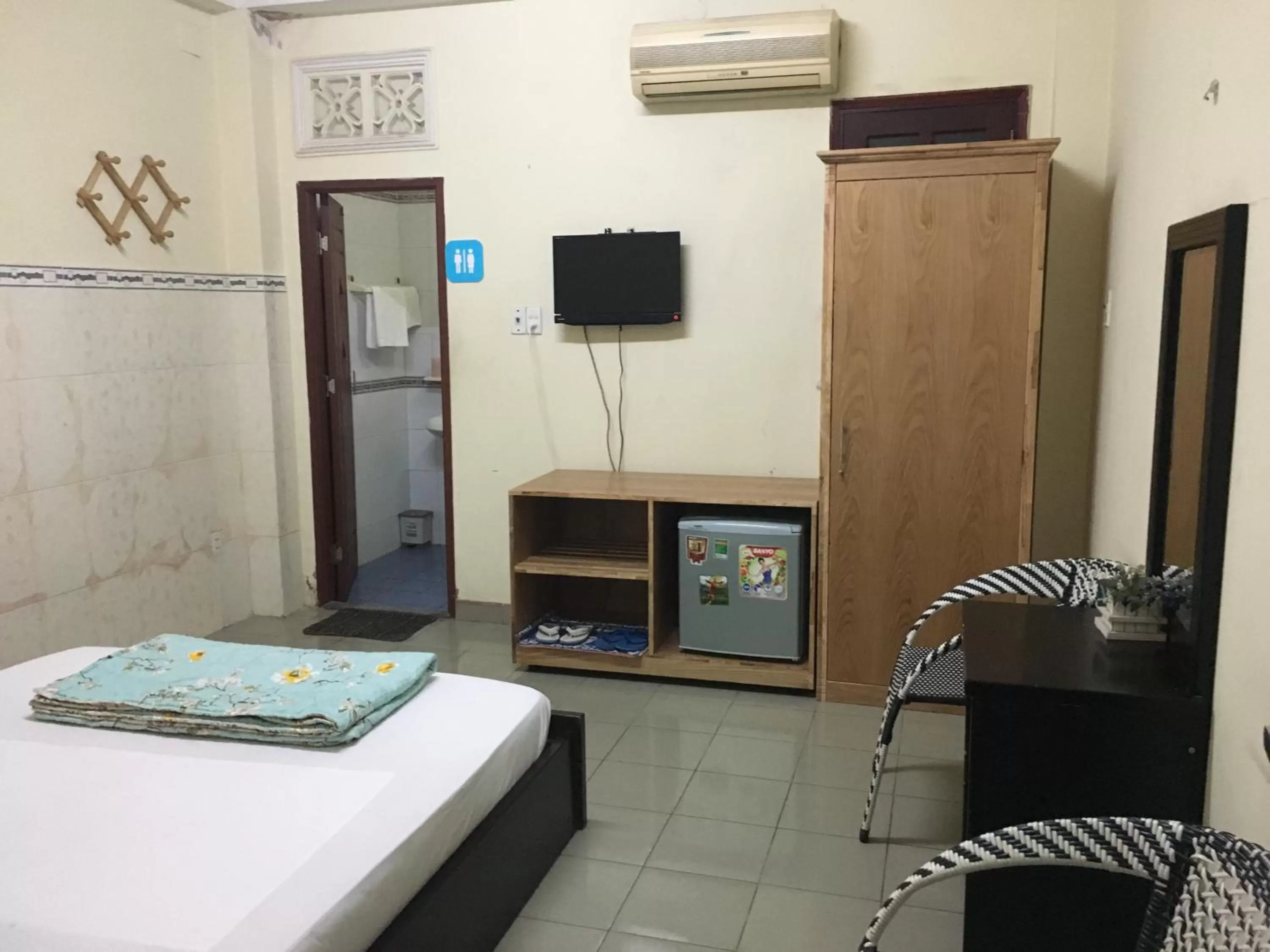 TV/Entertainment Center in Bao Long Hotel