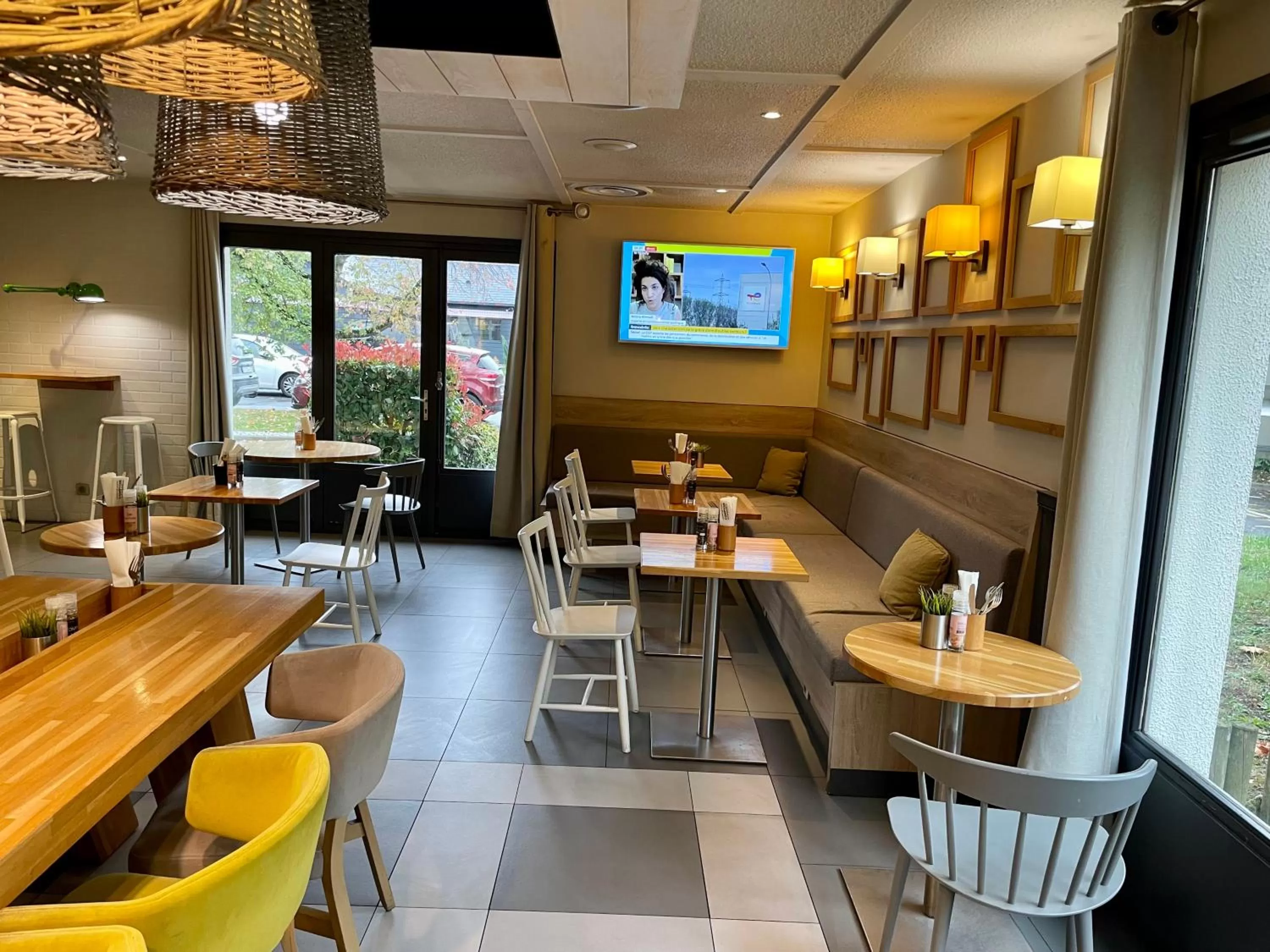 Restaurant/places to eat in Campanile Villepinte - Parc des Expositions