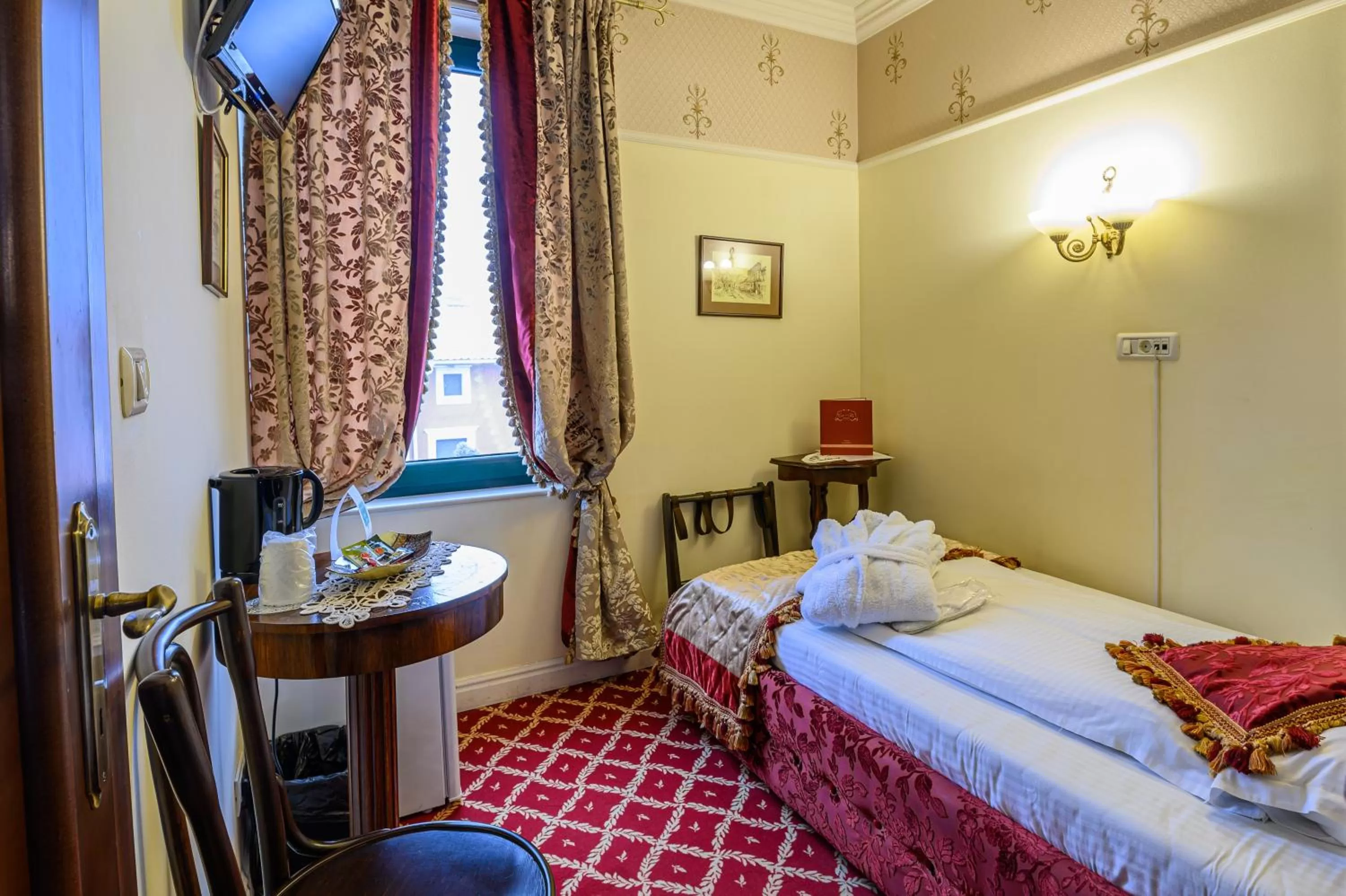 Photo of the whole room, Bed in Casa del Sole Boutique Hotel Timisoara