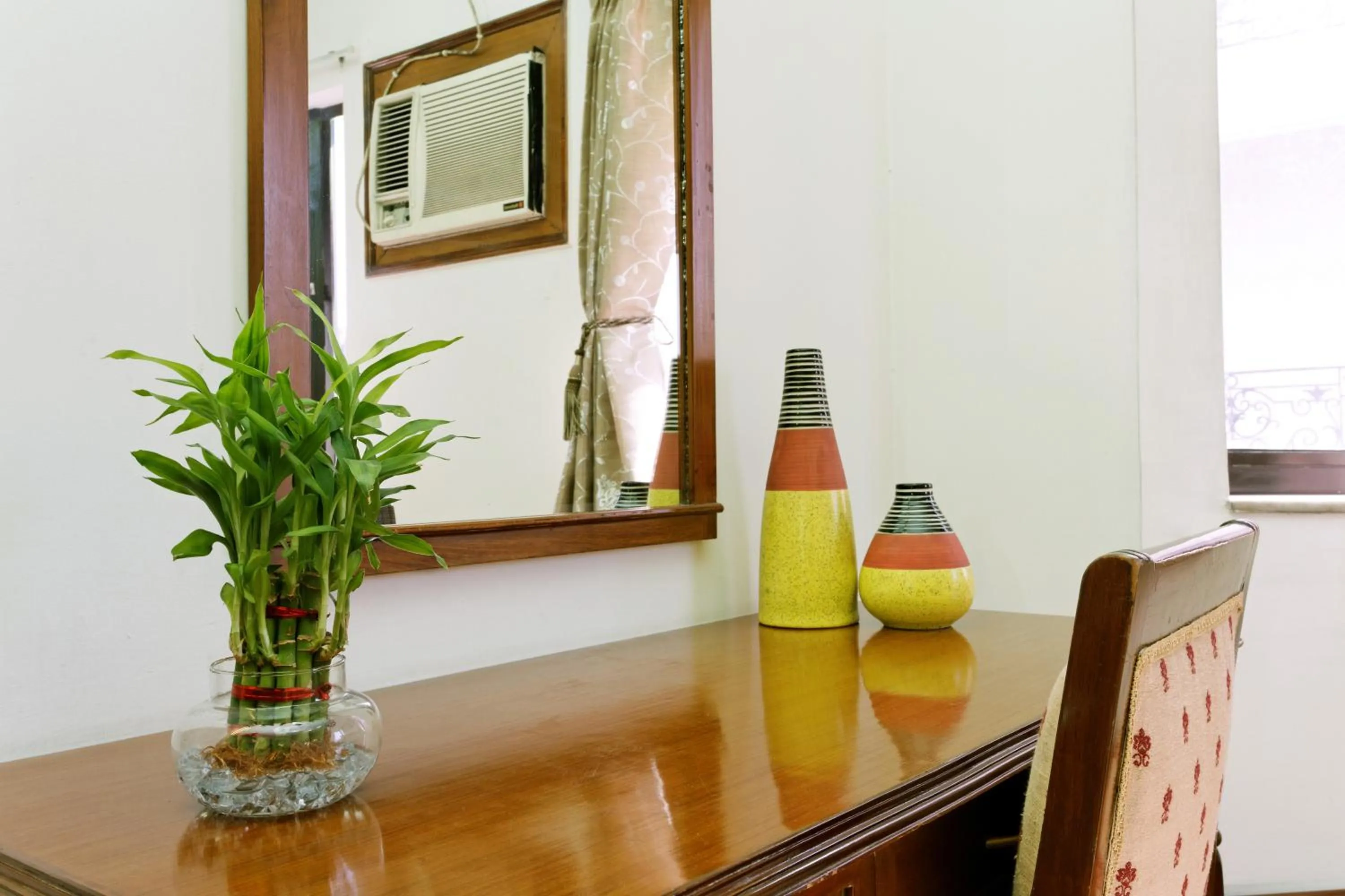 Decorative detail in Silver Oak