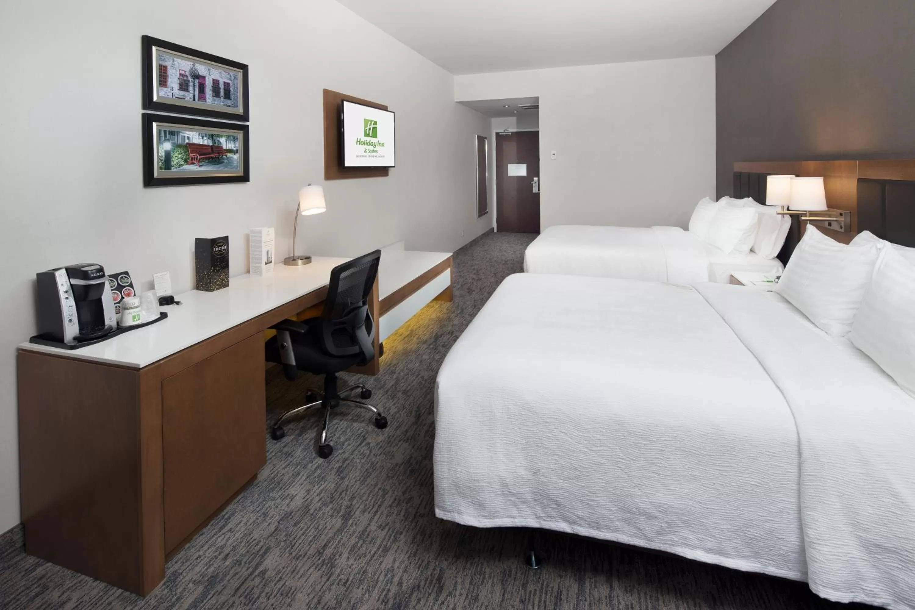 Bedroom, Bed in Holiday Inn Hotel & Suites - Montreal Centre-ville Ouest by IHG
