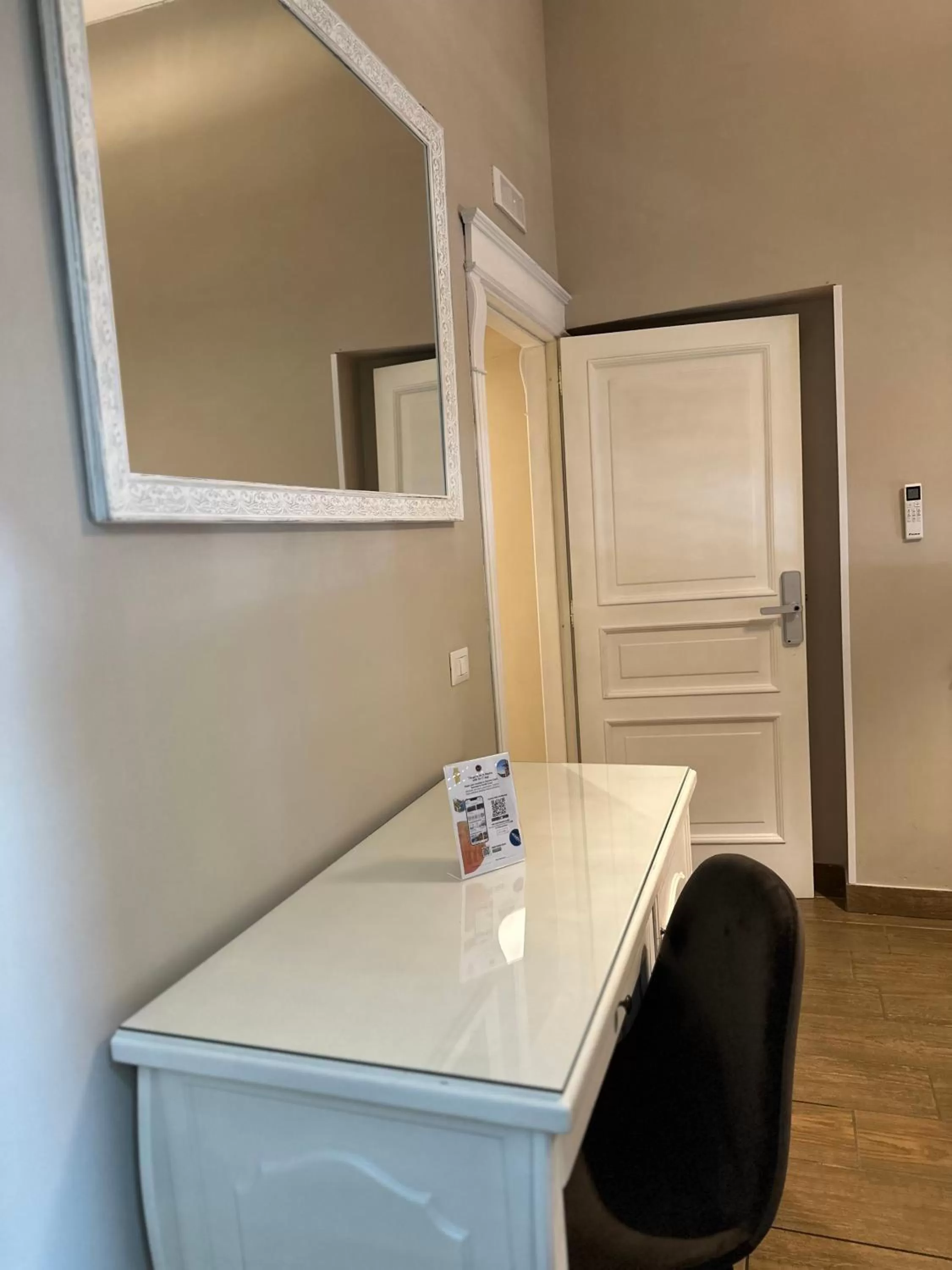 Decorative detail, Bathroom in B&B Partenopeo