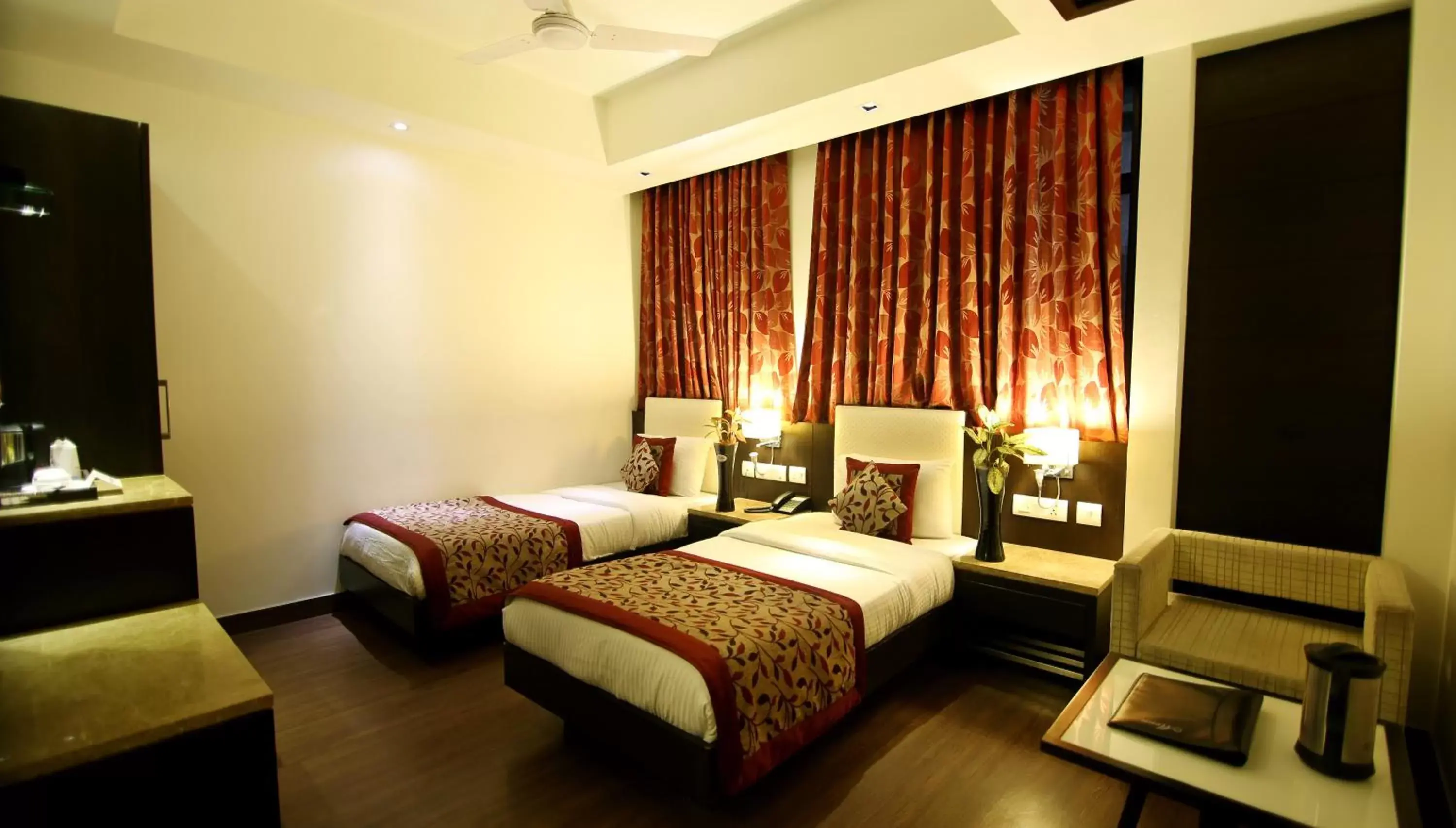 Deluxe Twin Room in Hotel The Prime Balaji Deluxe, City Centre, With Free Airport Pickup Deluxe Twin Room in Hotel The Prime Balaji Deluxe, City Centre, With Free Airport Pickup