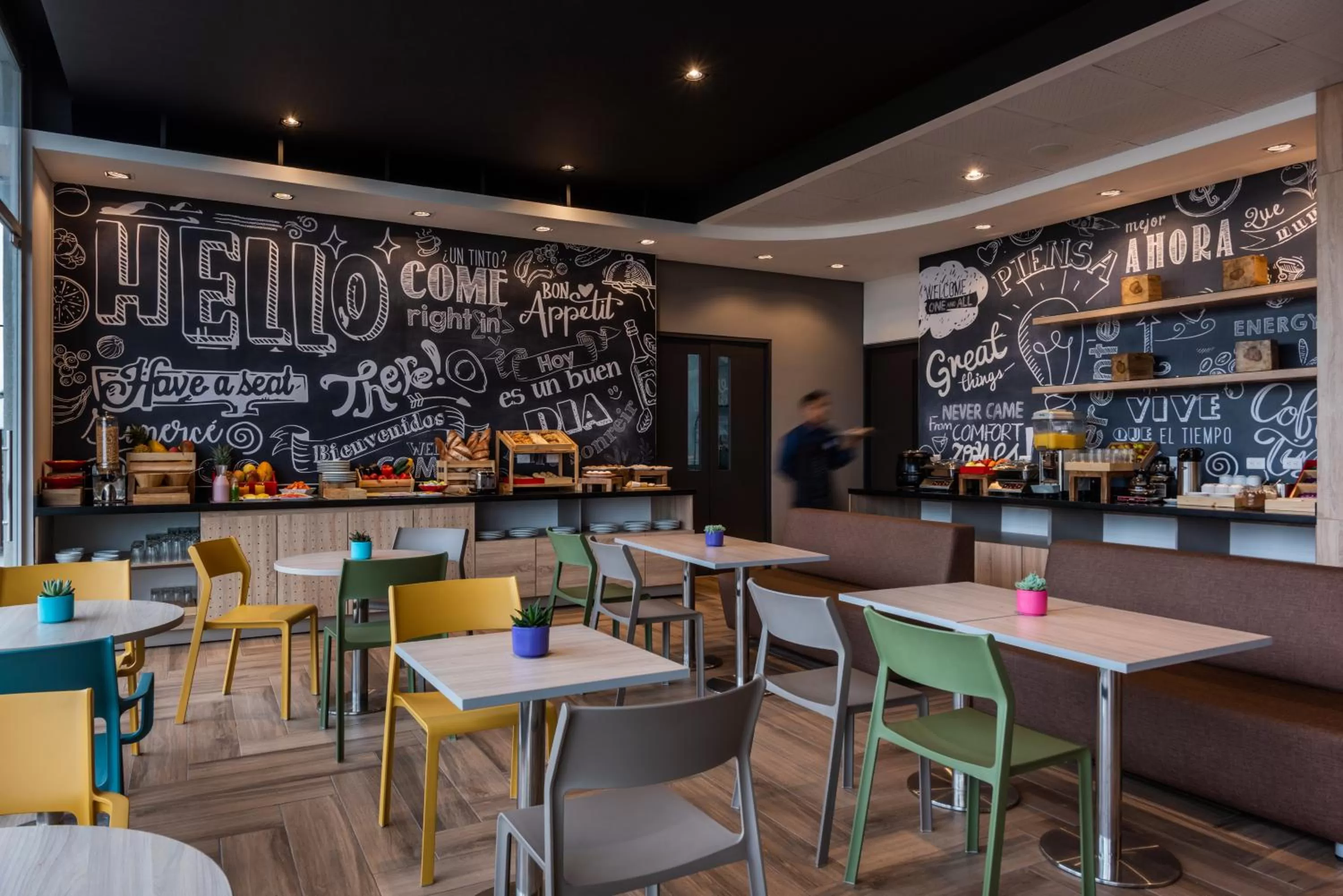 Restaurant/places to eat in ibis Chia