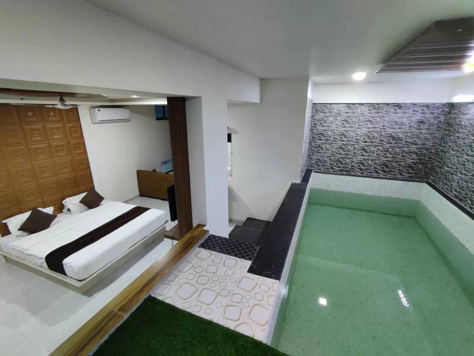 Bedroom, Bed in Hotel Jurkis, Kolhapur