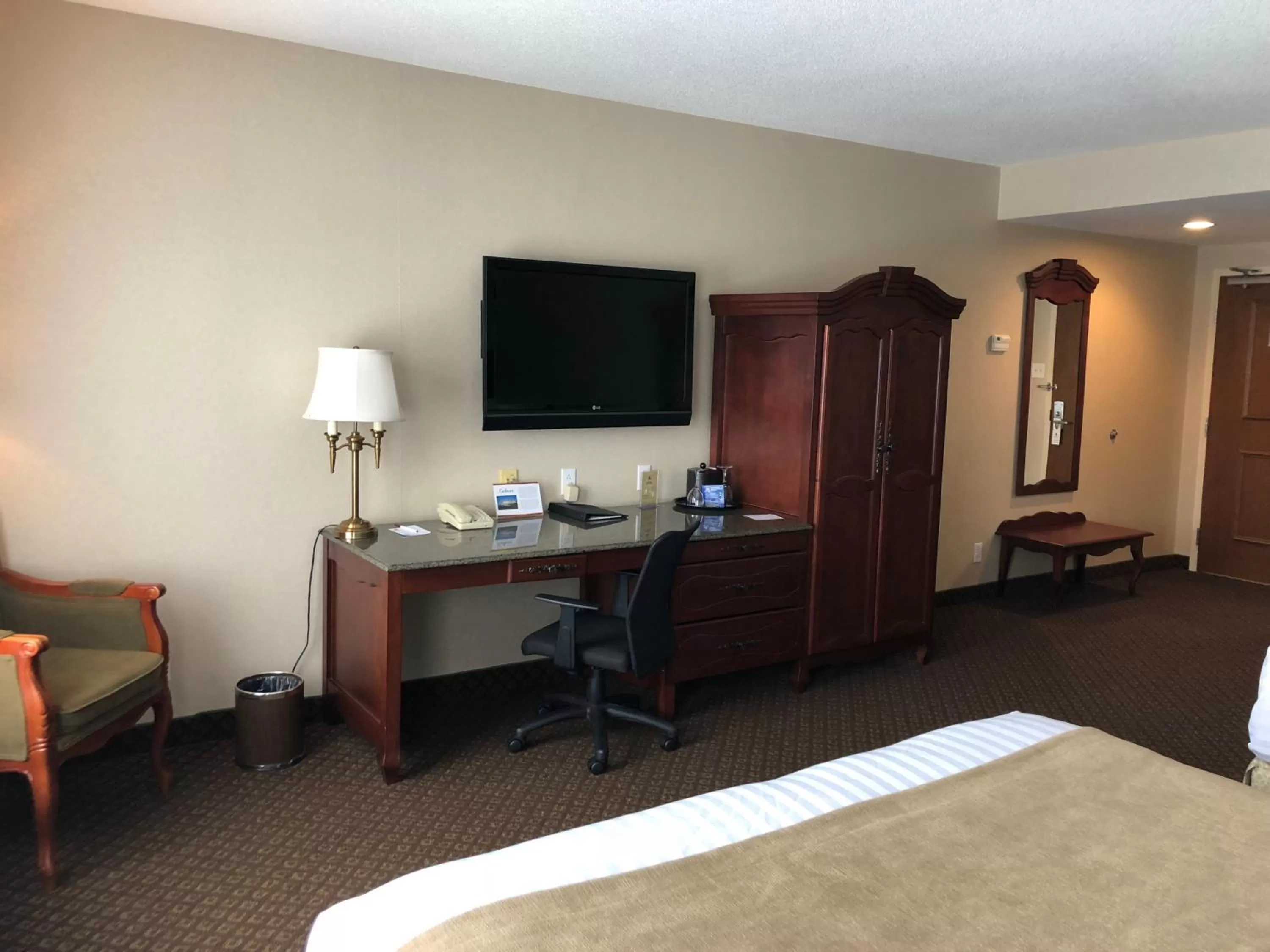 Bedroom, Bed in Chateau Saint John Trademark Collection by Wyndham