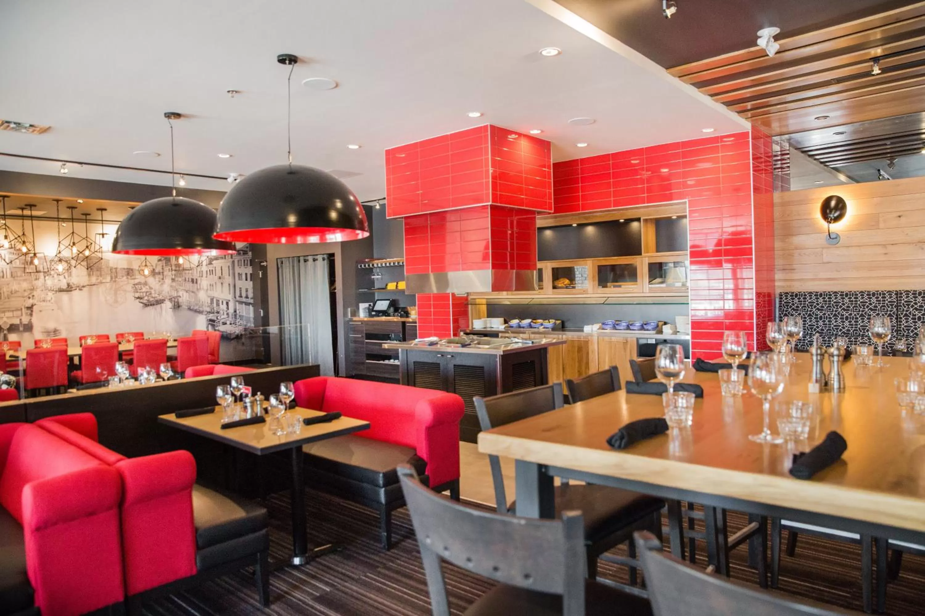 Restaurant/places to eat in Holiday Inn Hotel & Suites Calgary South - Conference Ctr by IHG