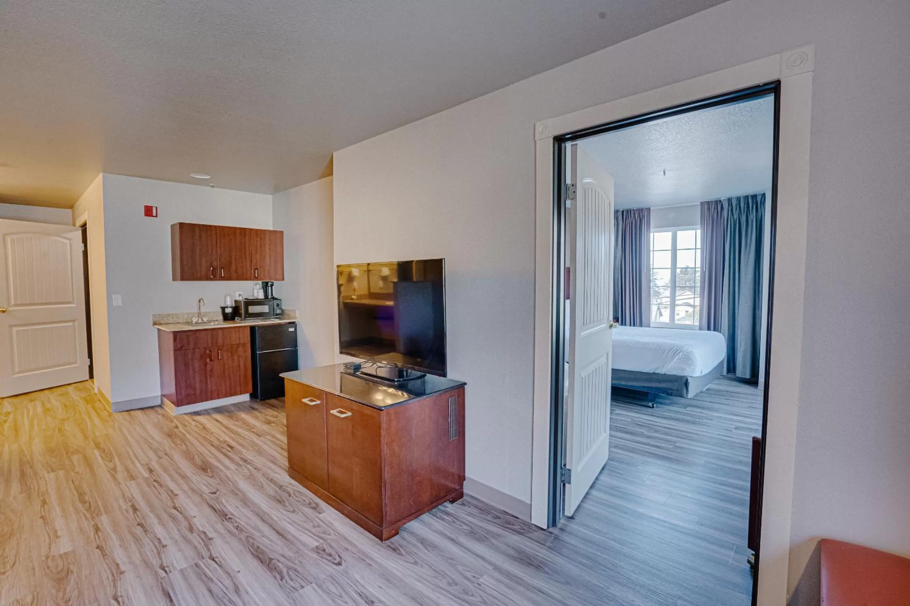 Bed in The Ashley Inn & Suites