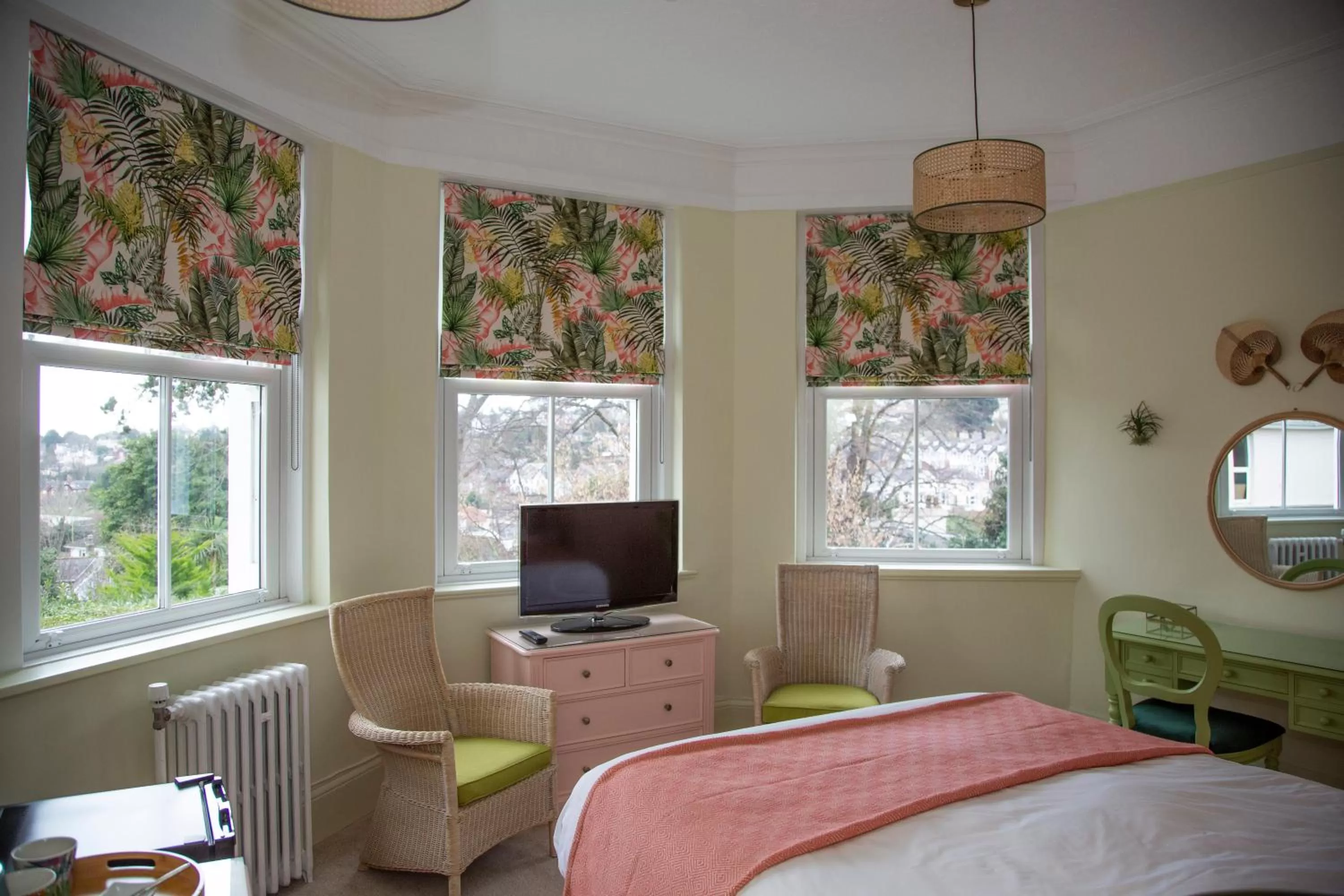 Photo of the whole room, Bed in Carlton Court