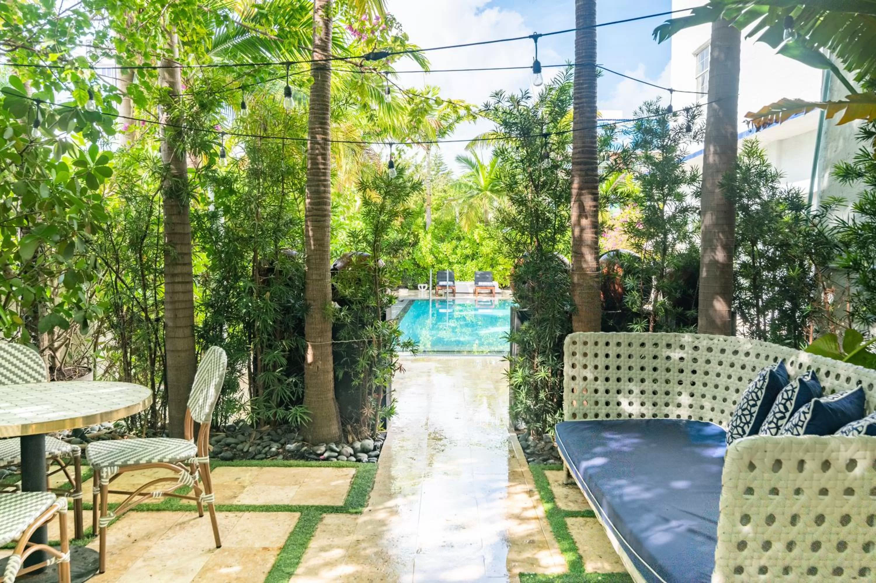 Swimming pool in San Juan Hotel Miami Beach
