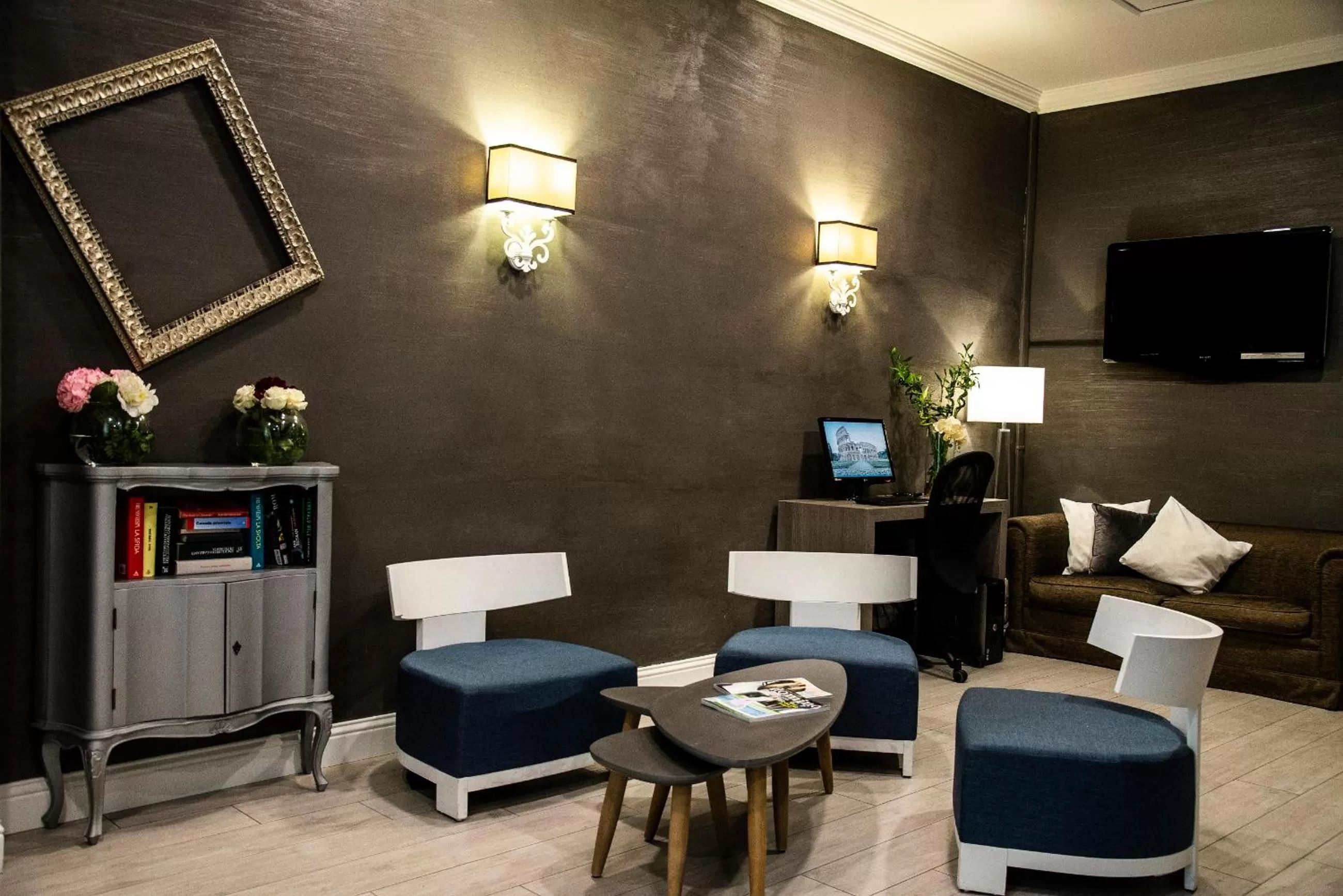 Communal lounge/ TV room in Dharma Style Hotel & Spa