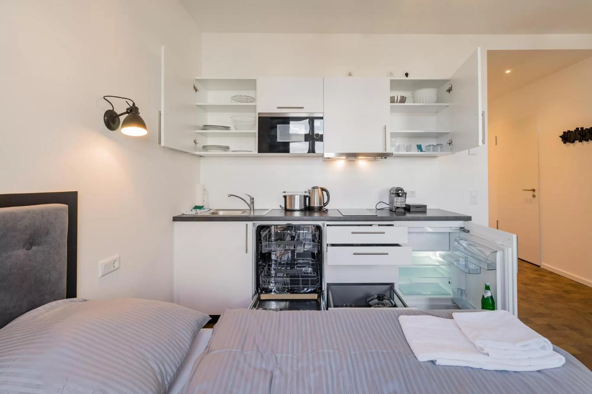 Kitchen or kitchenette, Bed in Nena Apartments Hermannplatz