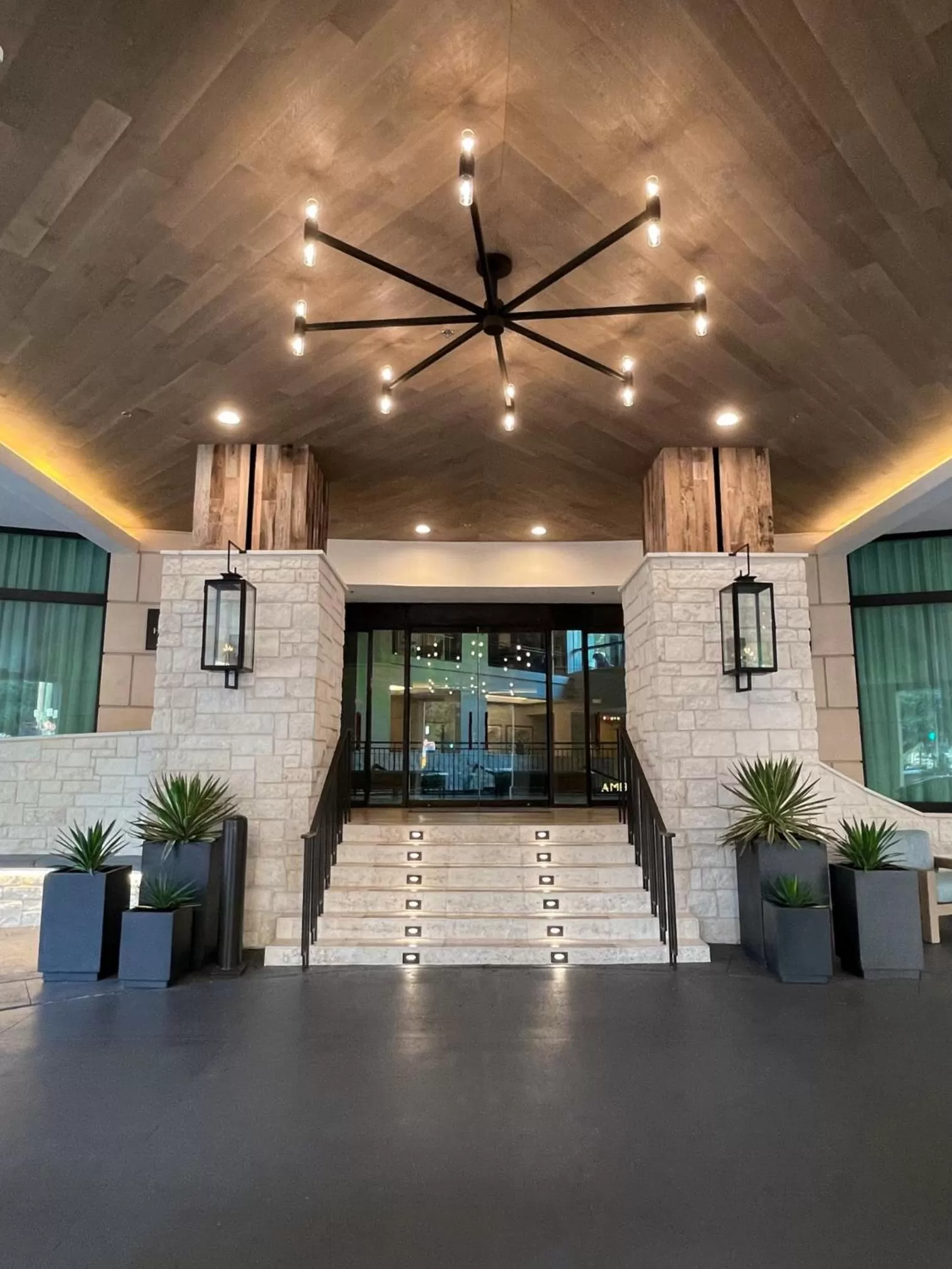 Property building in Hotel Contessa - Suites on the Riverwalk