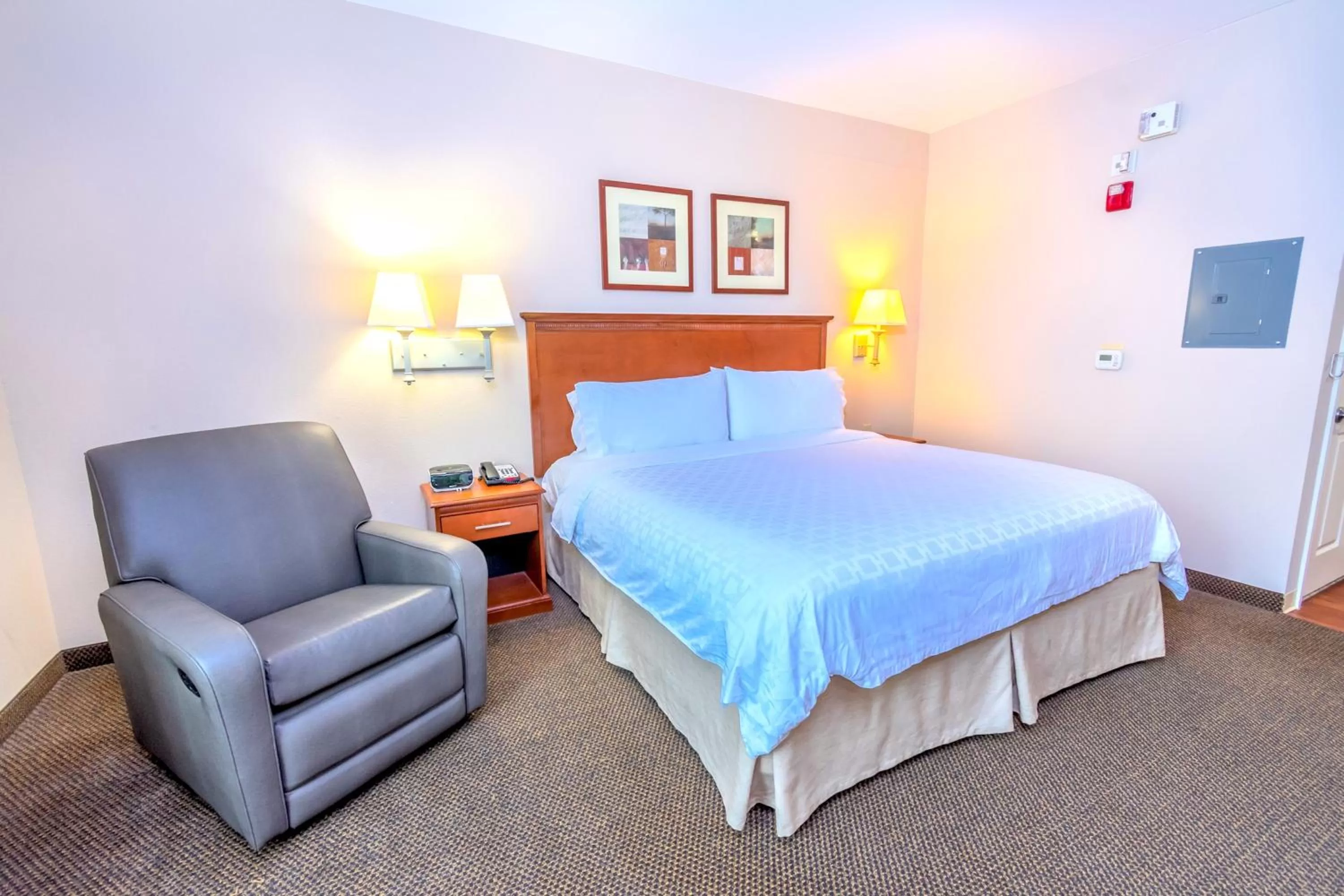 Photo of the whole room, Bed in Candlewood Suites Houston I-10 East by IHG