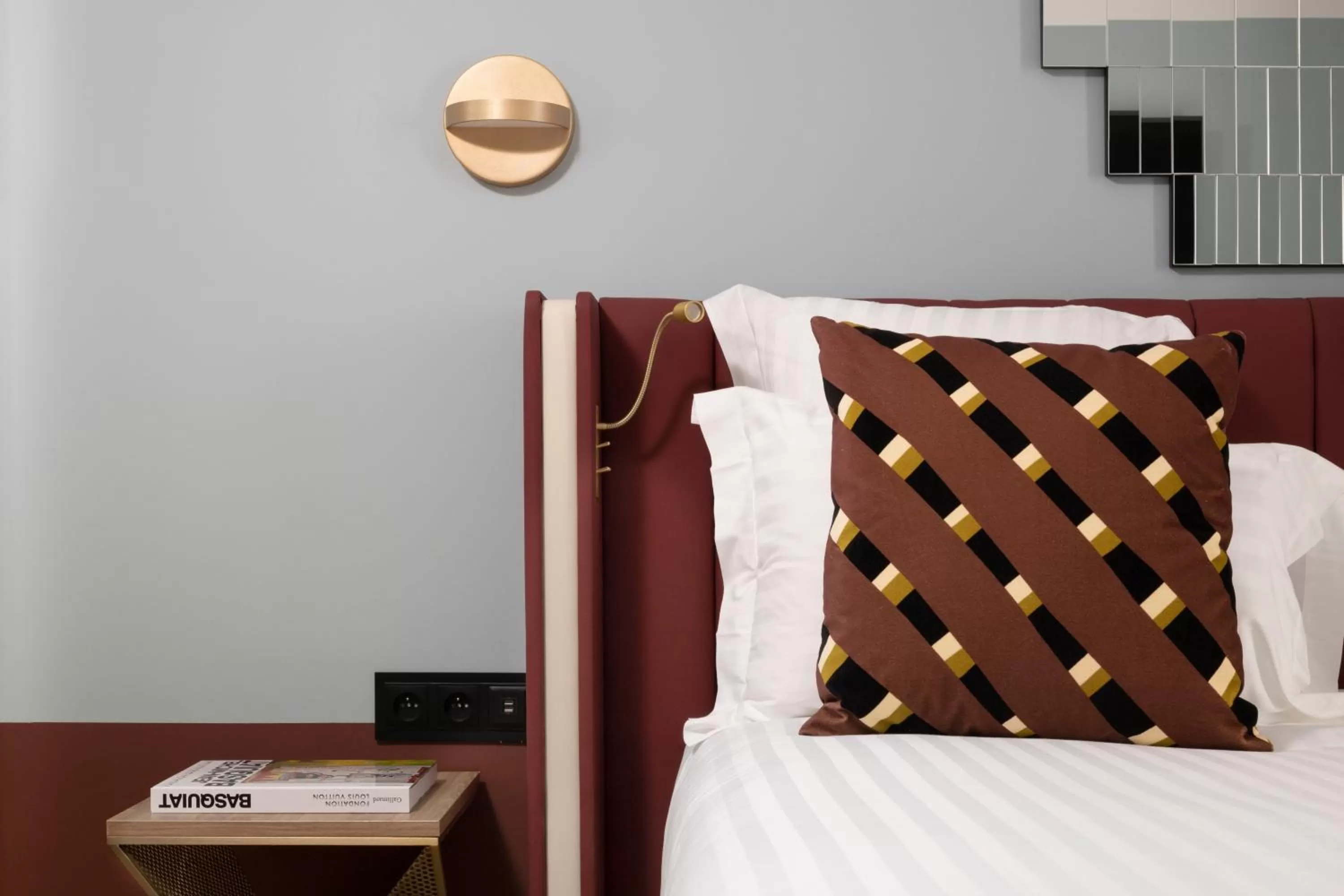 Bed in Hôtel Parisianer