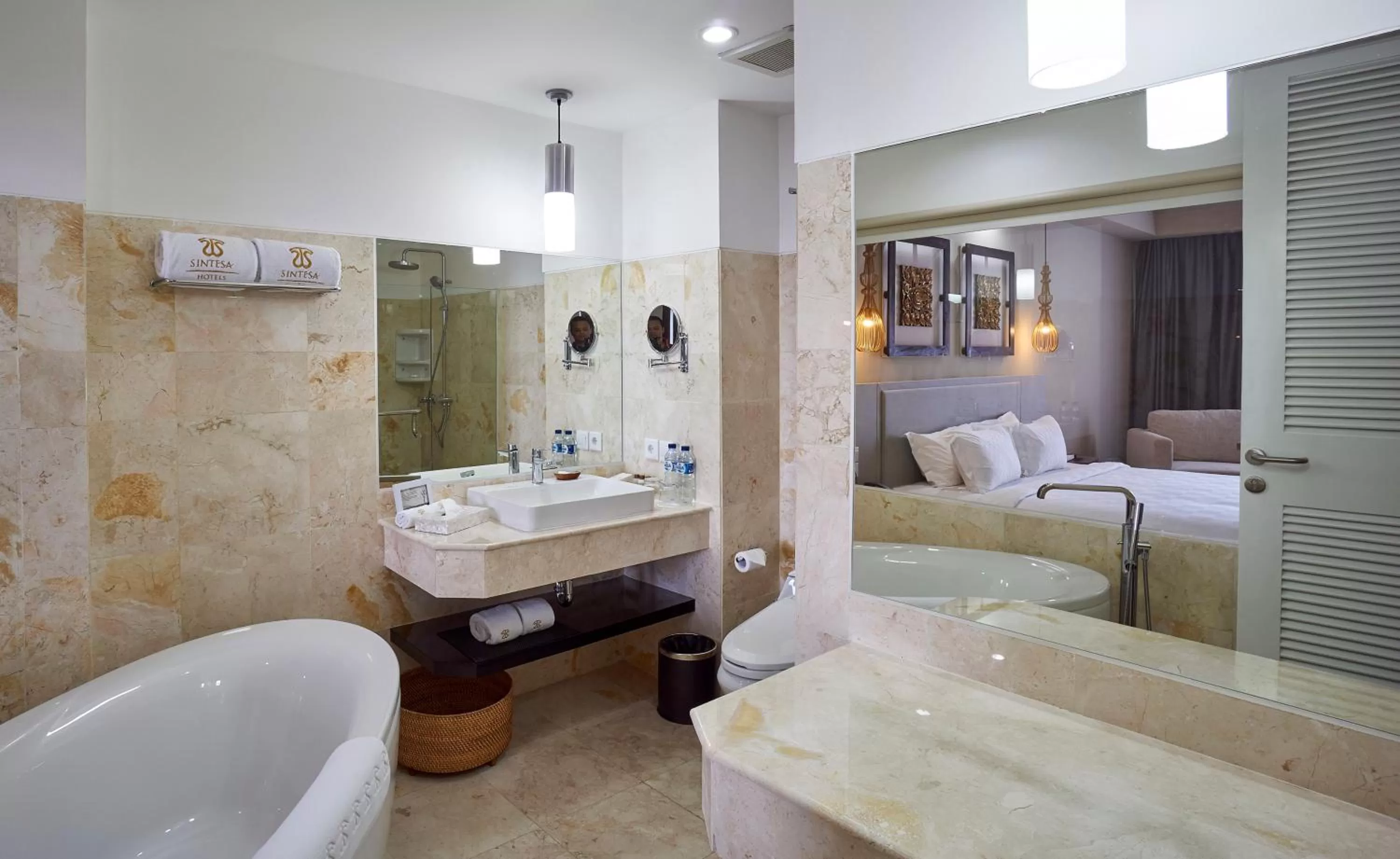 Shower, Bed in The Sintesa Jimbaran Bali