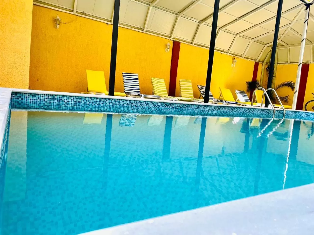 Pool view in Hotel Royal Palace