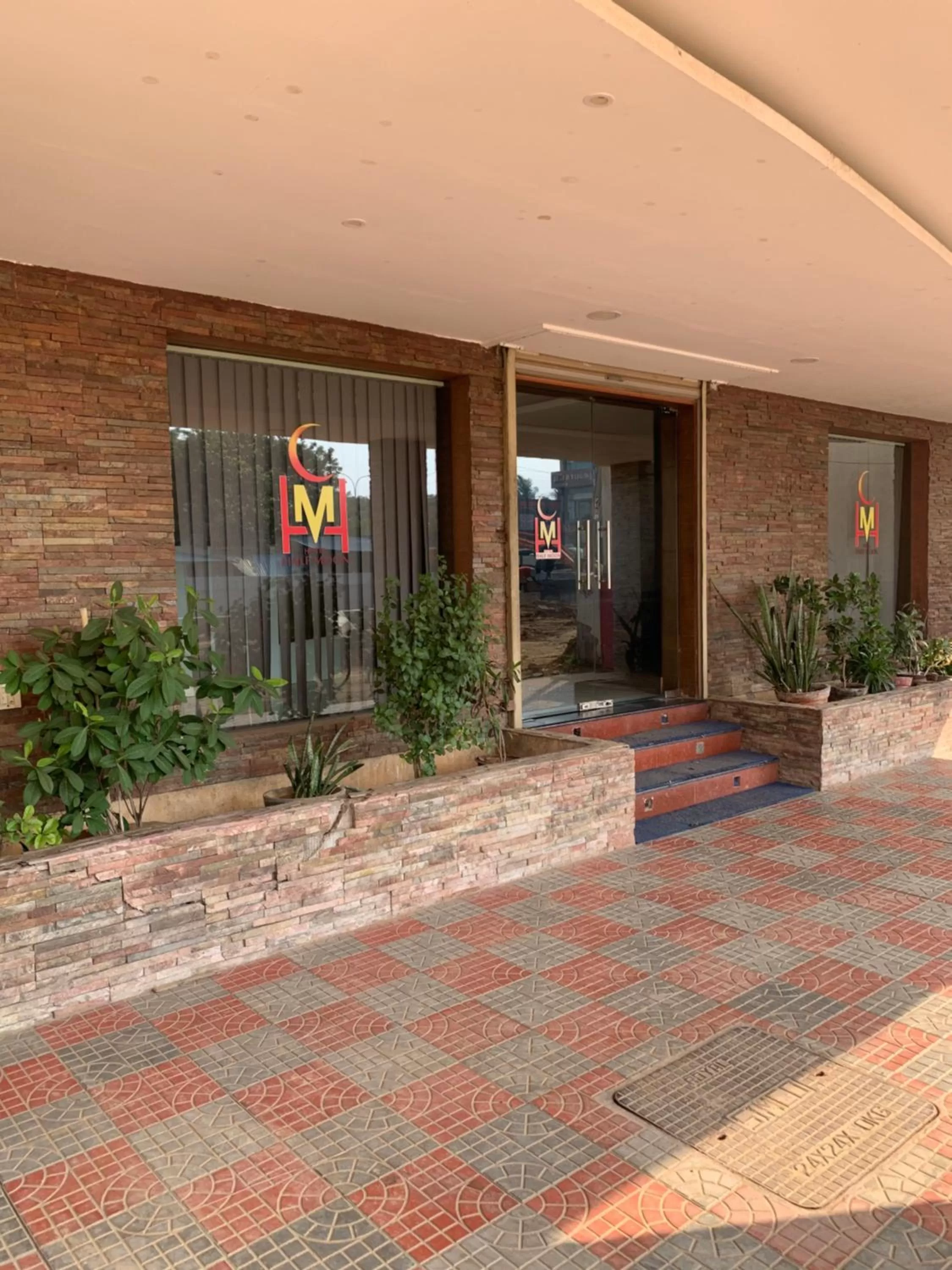 Patio in Hotel Half Moon Chennai
