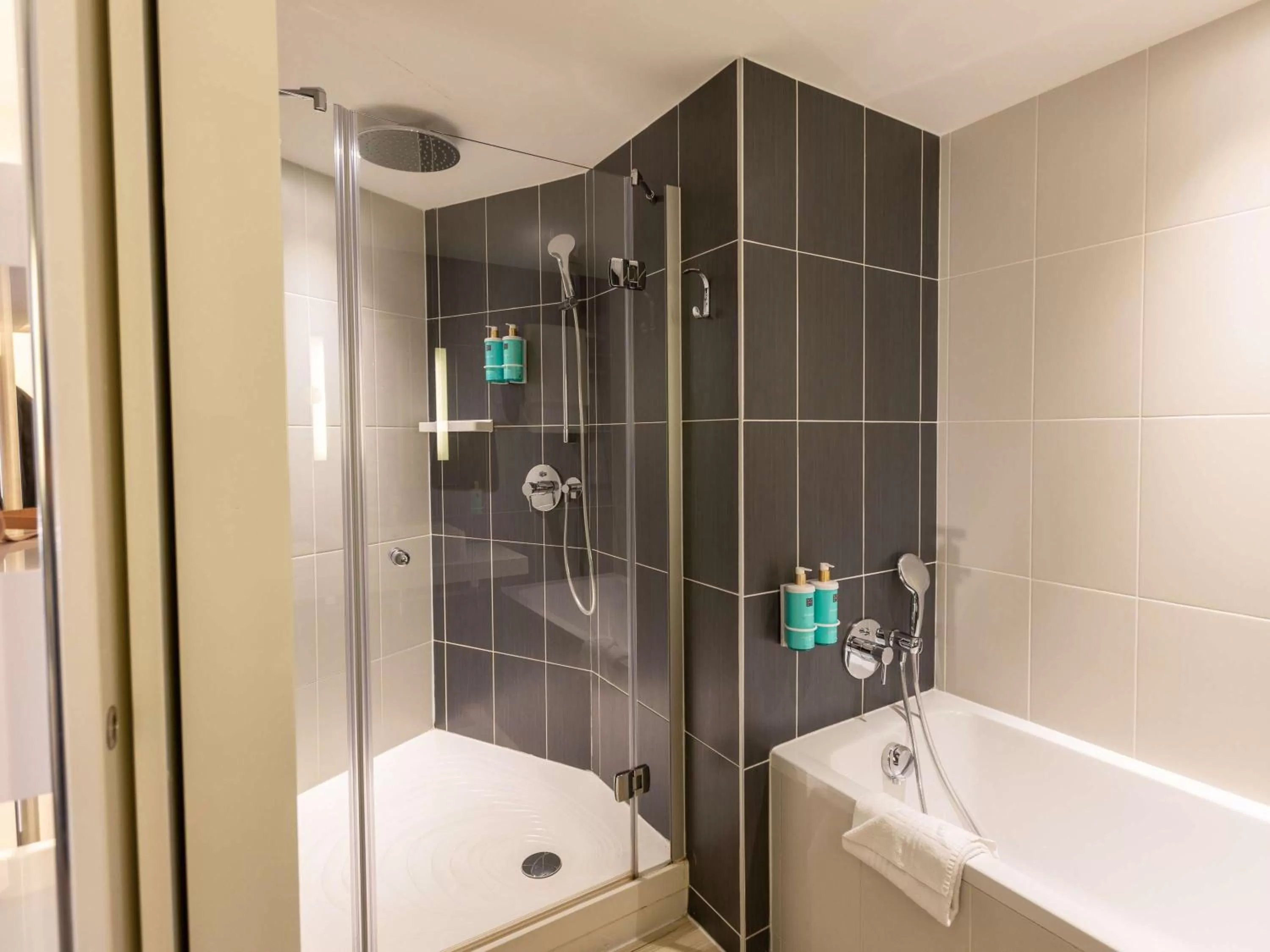 Superior Queen Suite with Sofa in Novotel Suites Paris Expo Porte de Versailles