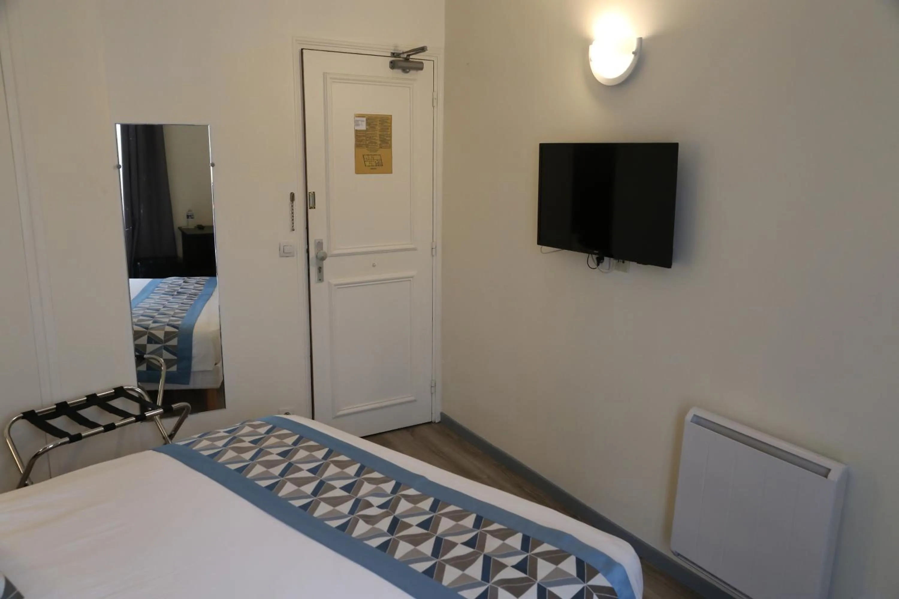 Bedroom, Bed in Hôtel Princesse Isabelle