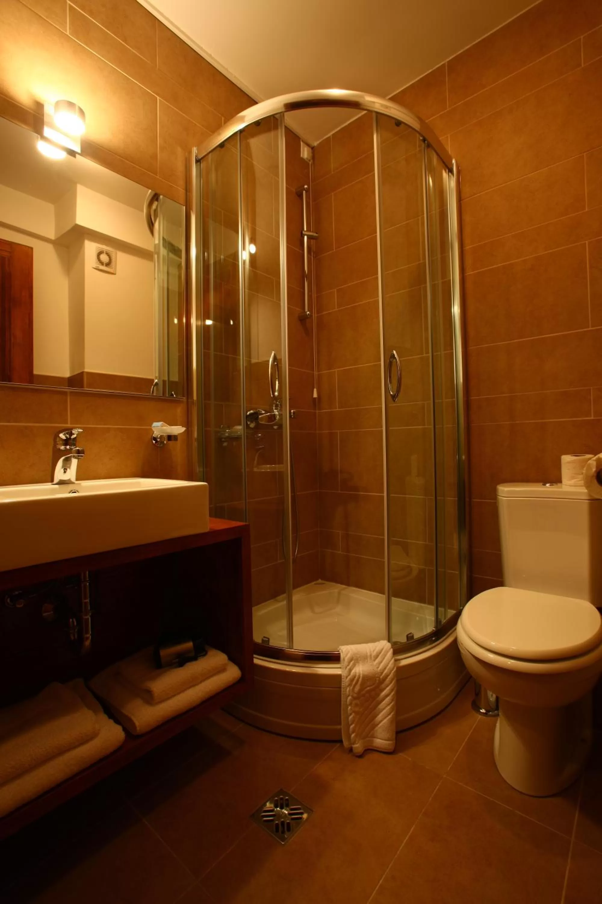 Shower, Bathroom in Garni Hotel Konak
