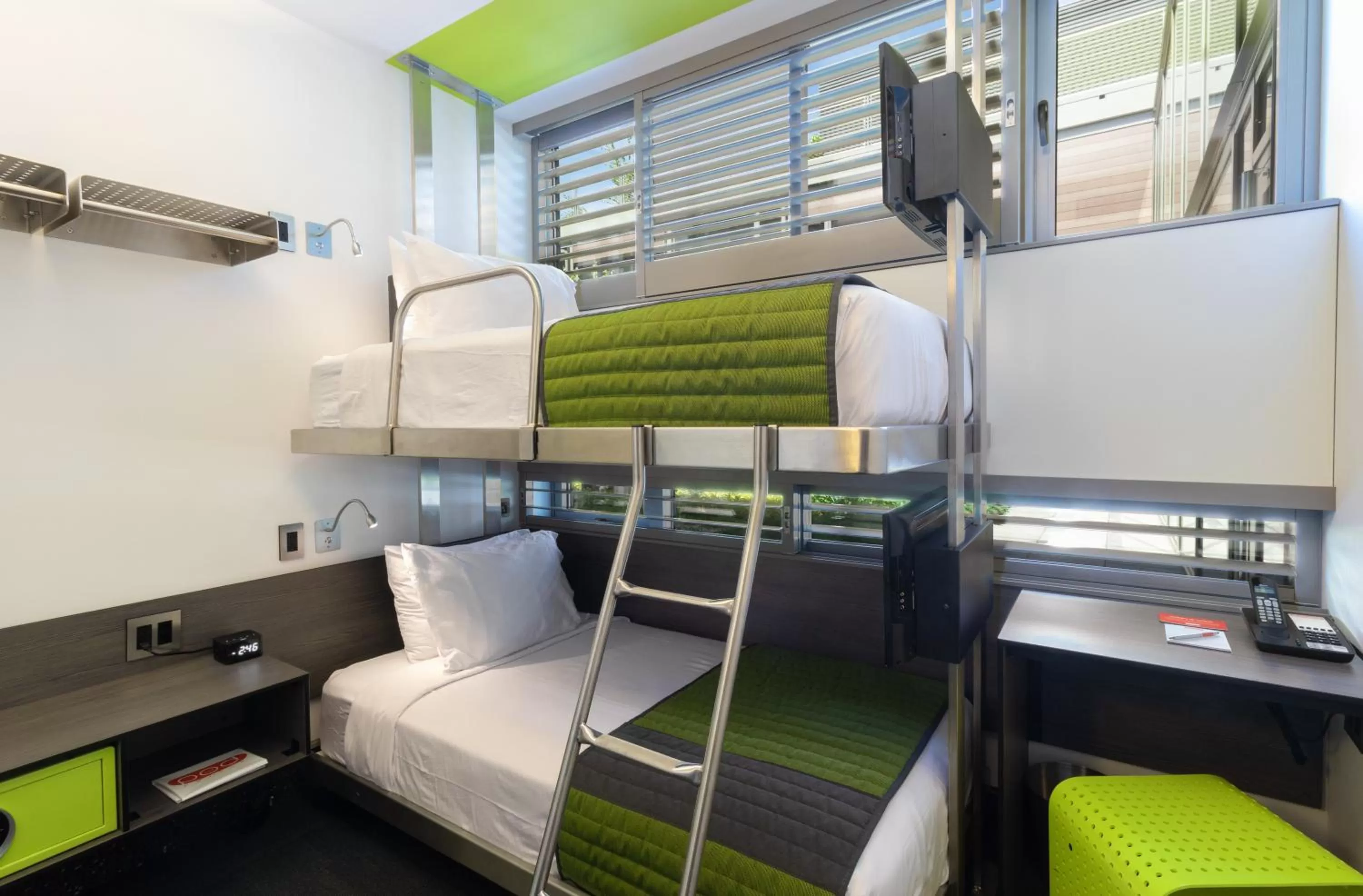 Bedroom, Bed in Pod Brooklyn