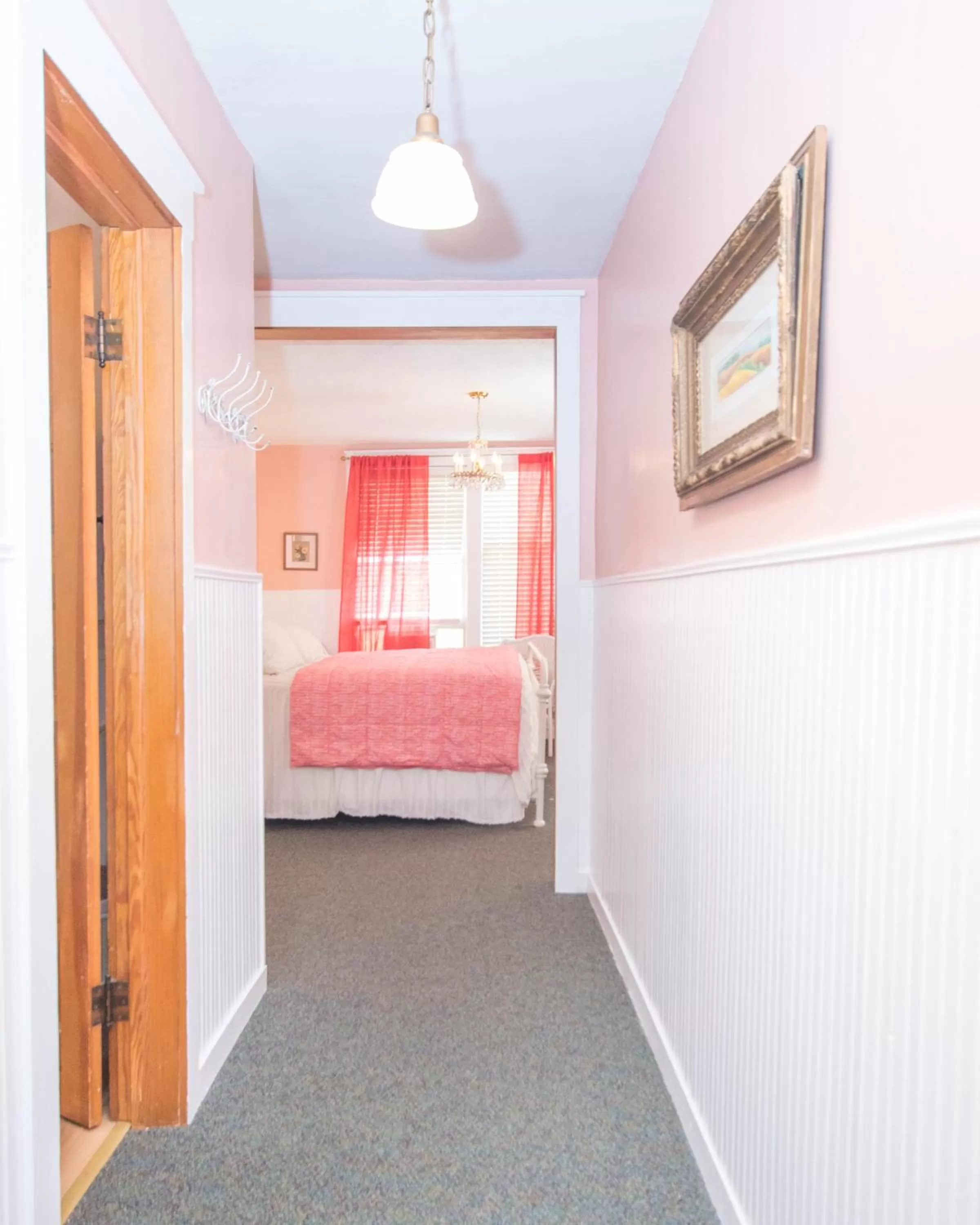 Bed in Terrace Inn and 1911 Restaurant