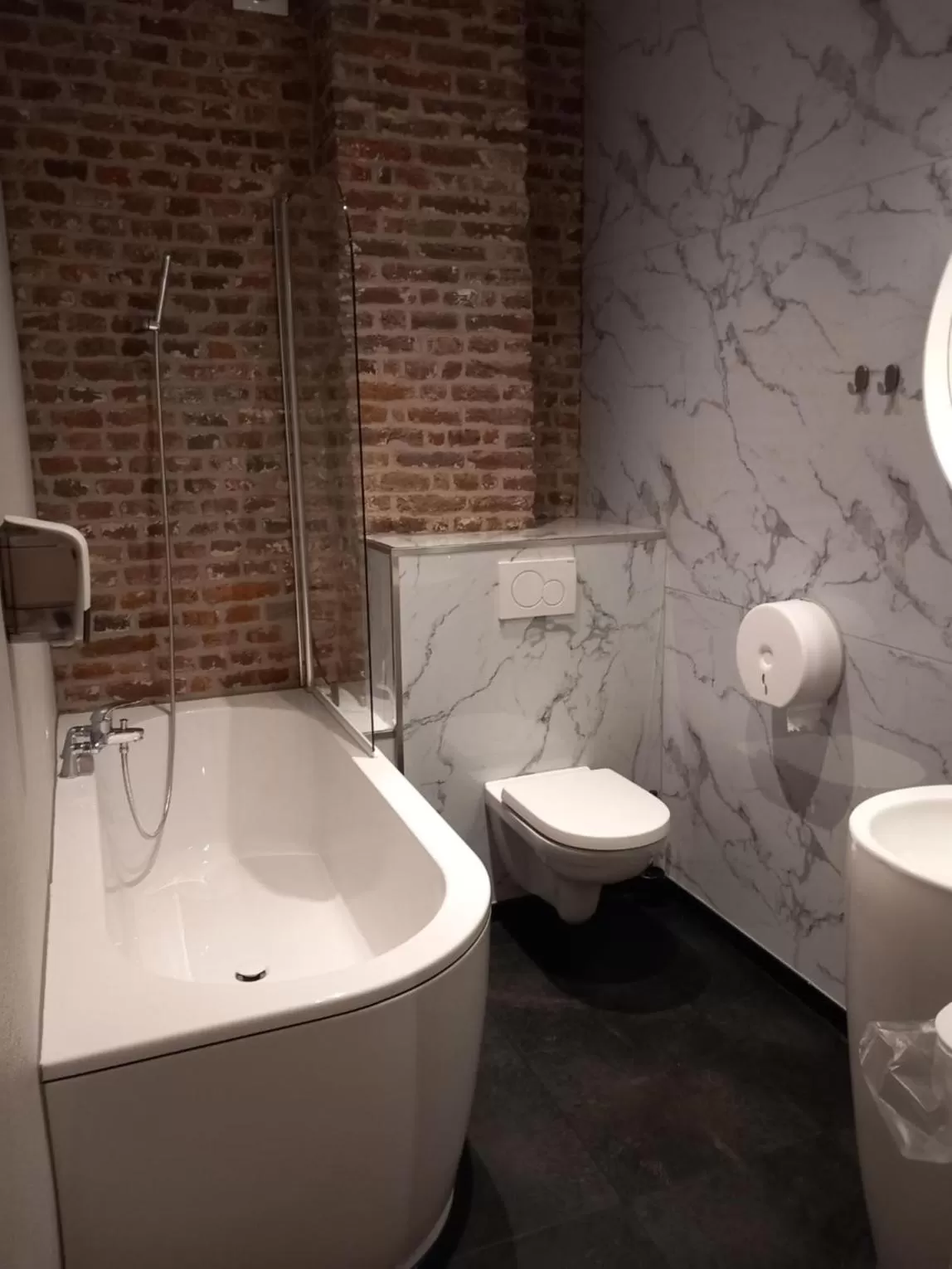 Bathroom in Meschermolen, overnachten in de schuur