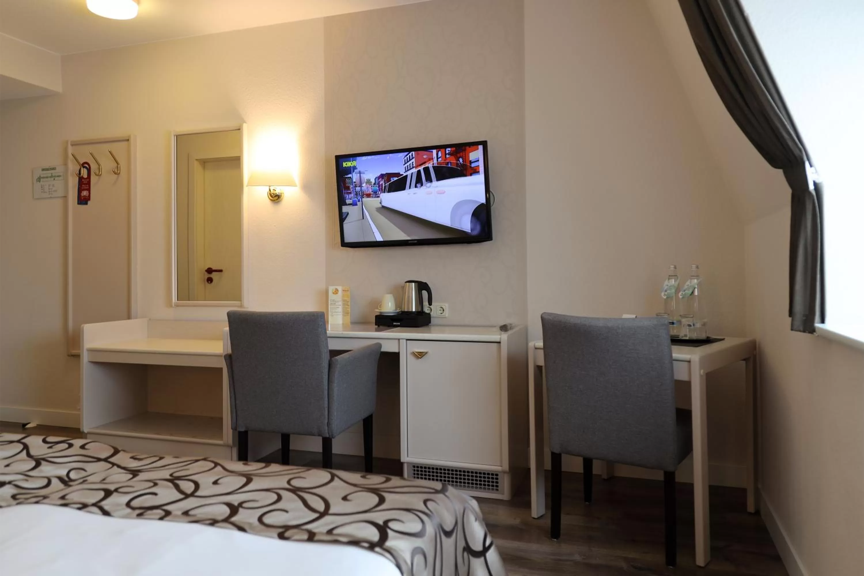 Photo of the whole room, Bed in Hotel Märkischer Hof