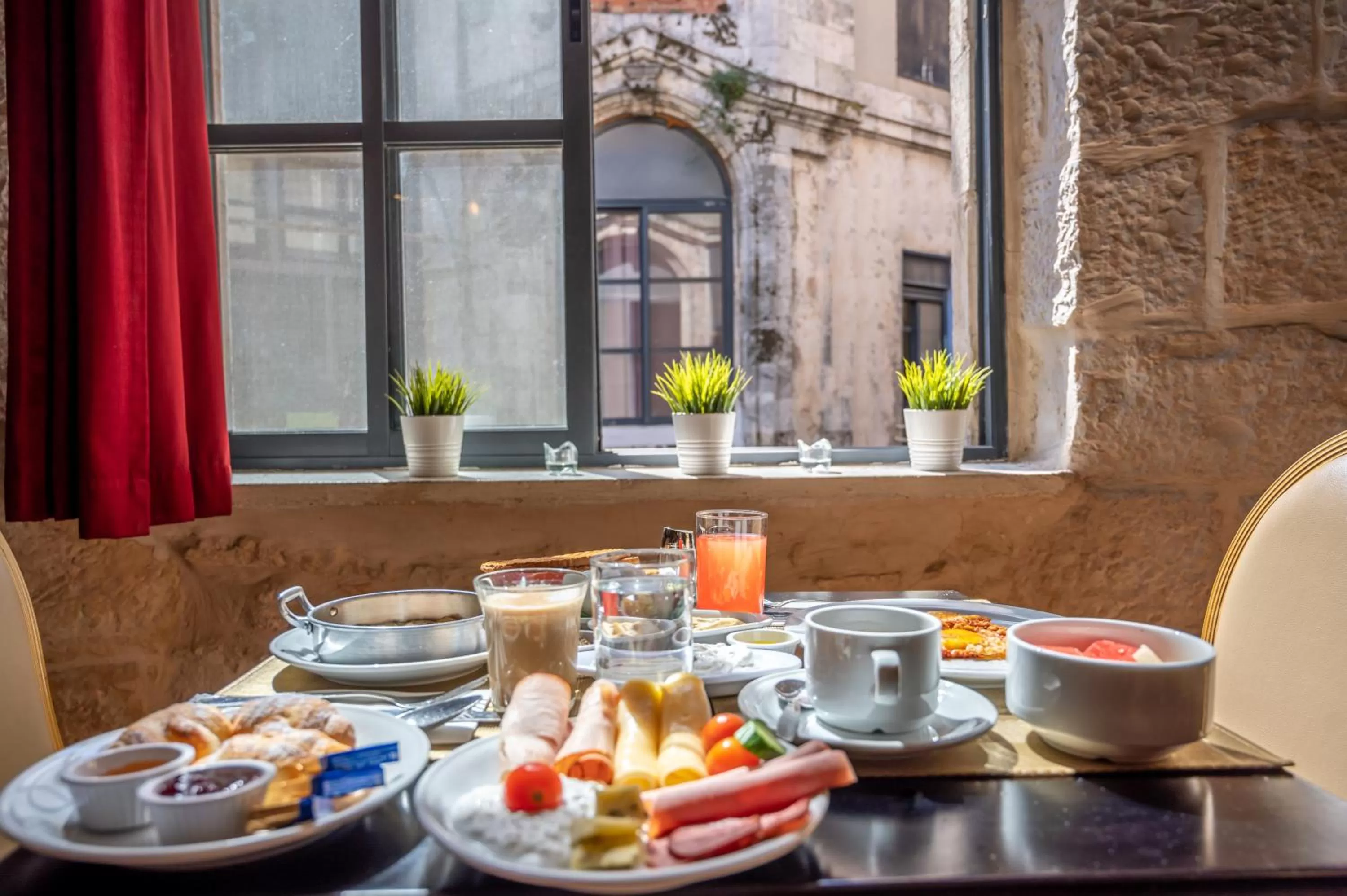 Breakfast in New Imperial Hotel