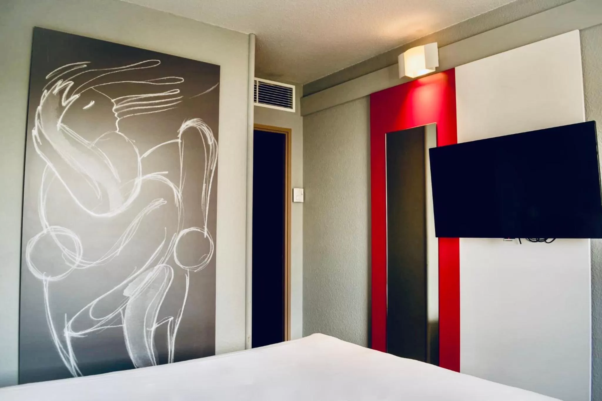 Photo of the whole room, Bed in ibis Strasbourg Aéroport Le Zénith