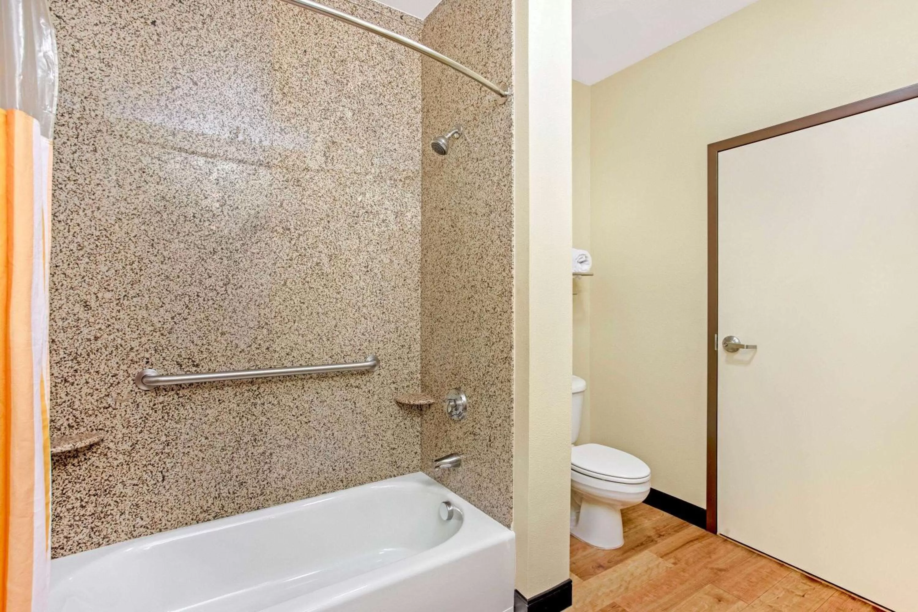 Bathroom in La Quinta by Wyndham Ennis